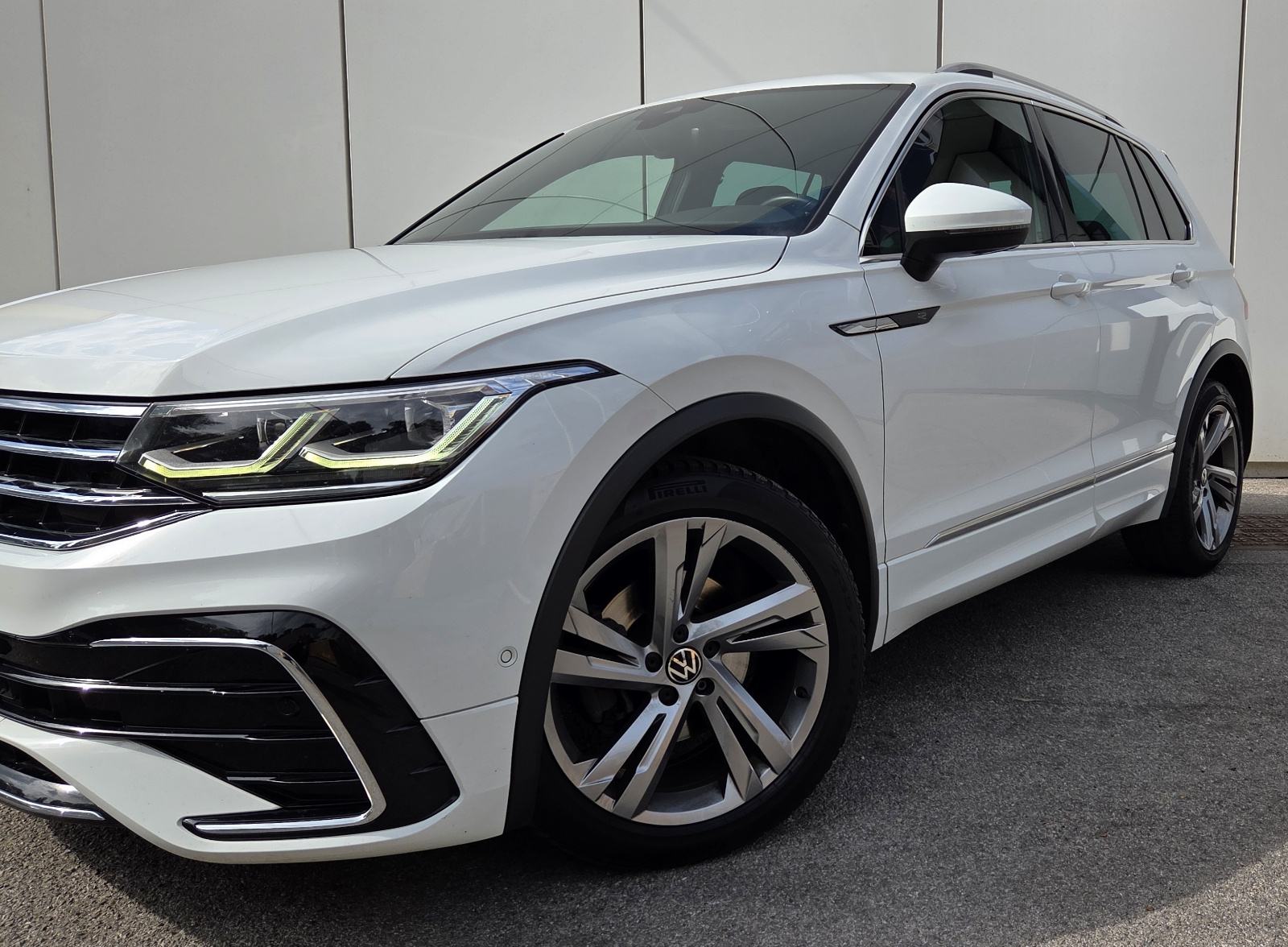 VW Tiguan 2.0 TDI R-Line DSG * Nije uvoz * Prvi vlasnik *, fotografija 4