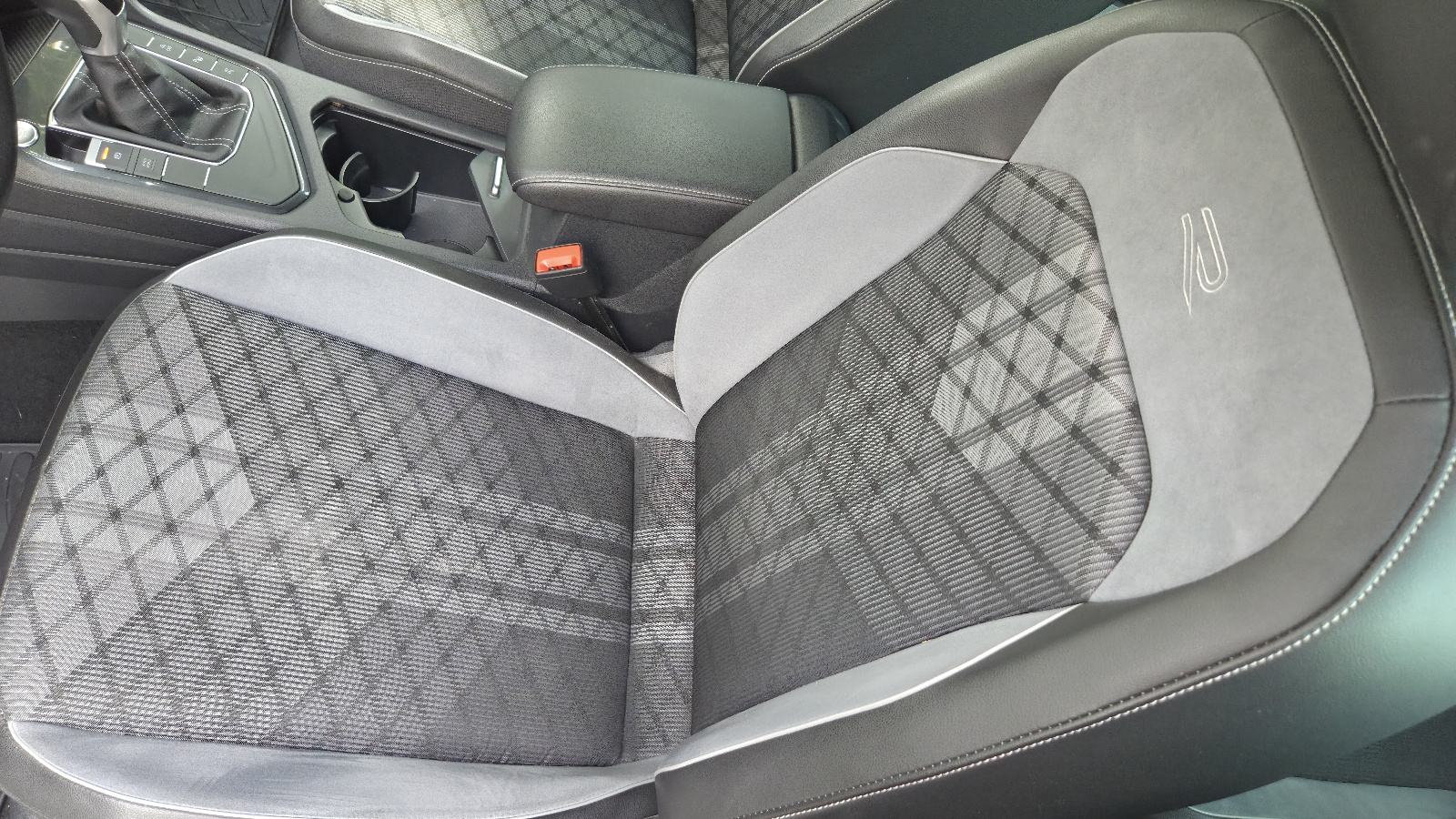 VW Tiguan 2.0 TDI R-Line DSG * Nije uvoz * Prvi vlasnik *, fotografija 9