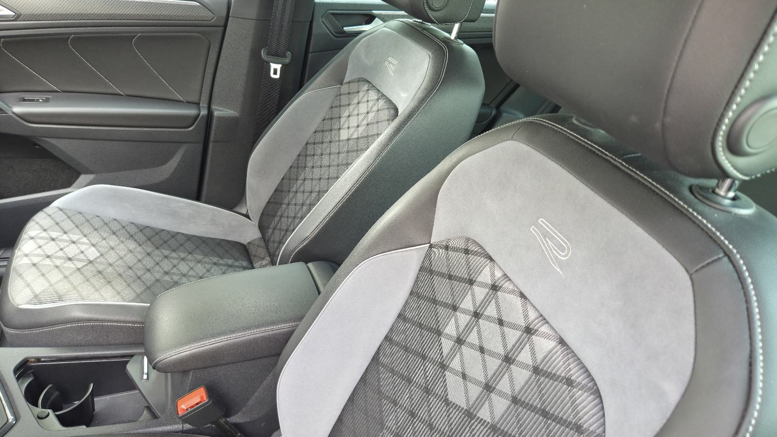 VW Tiguan 2.0 TDI R-Line DSG * Nije uvoz * Prvi vlasnik *, fotografija 7