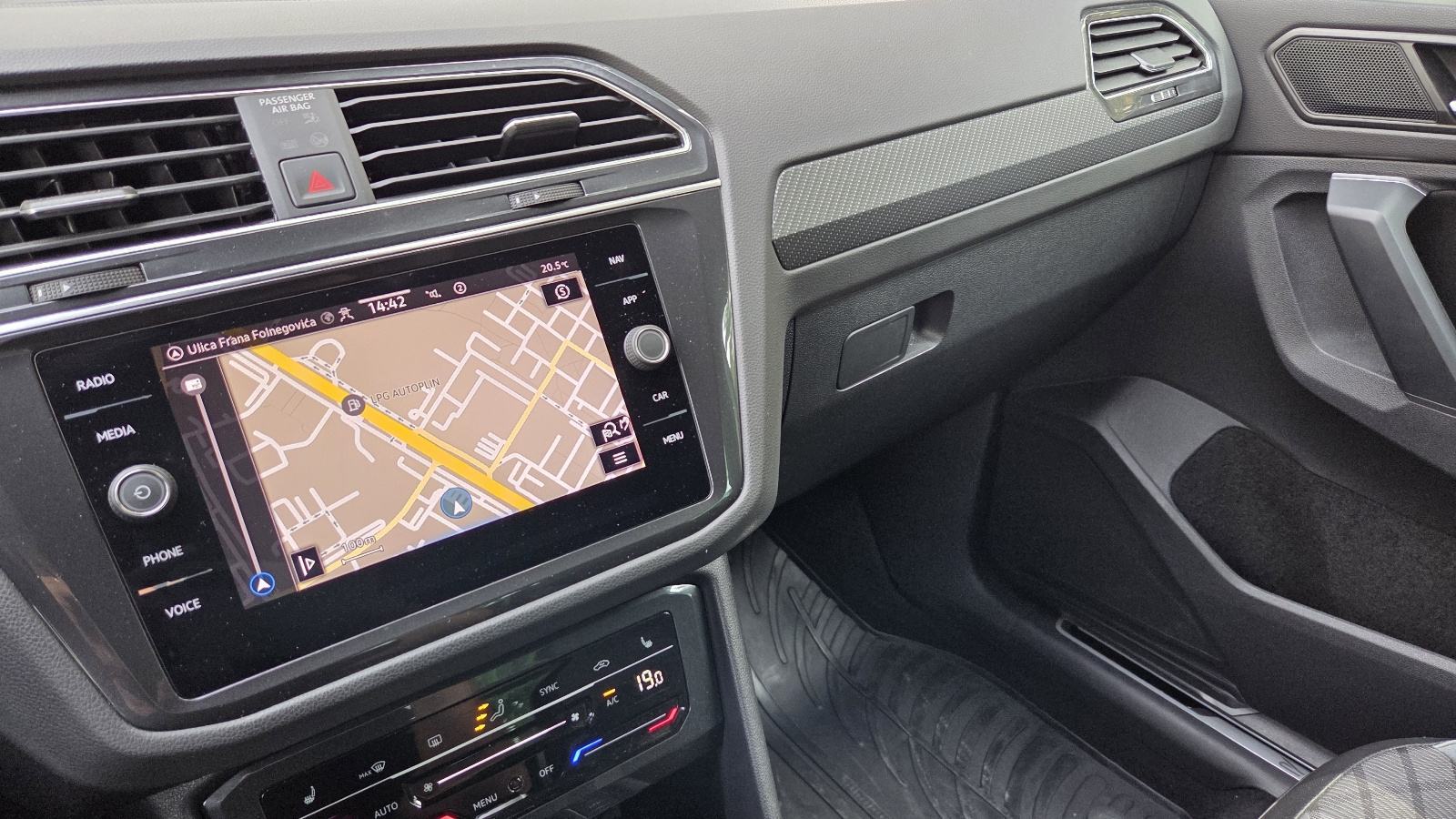 VW Tiguan 2.0 TDI R-Line DSG * Nije uvoz * Prvi vlasnik *, fotografija 11