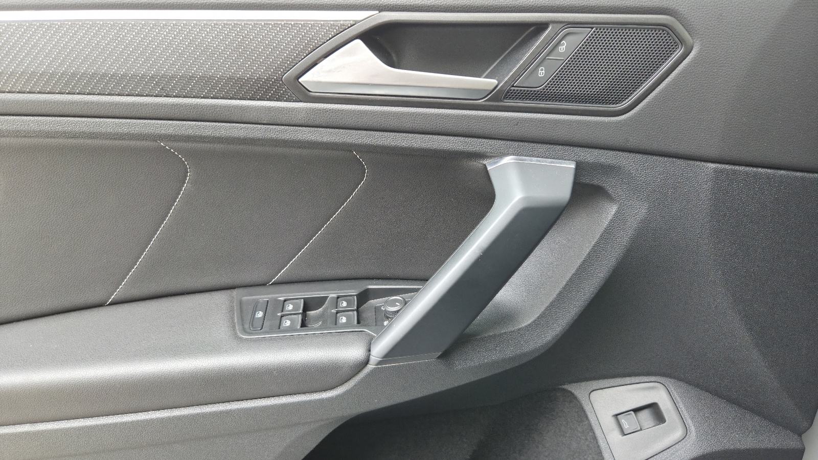 VW Tiguan 2.0 TDI R-Line DSG * Nije uvoz * Prvi vlasnik *, fotografija 12