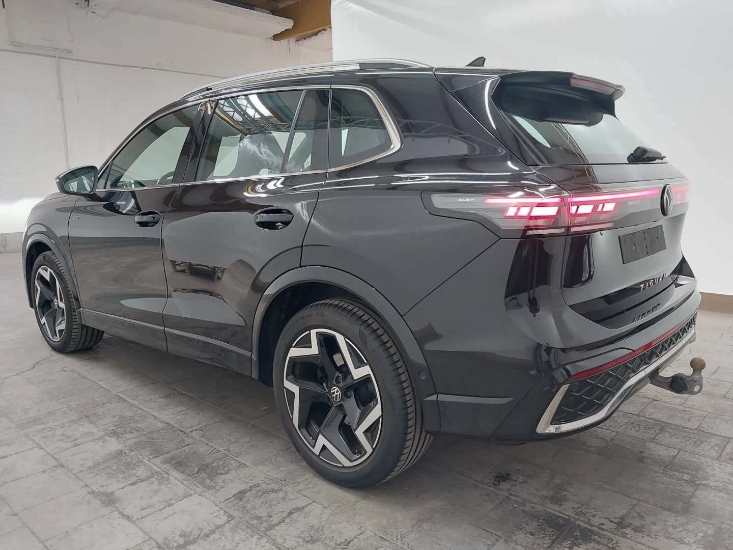 VW Tiguan 2,0 TDI DSG,R-LINE,IQ LIGHT,KAMERA,KUKA,SERVISNA, fotografija 3