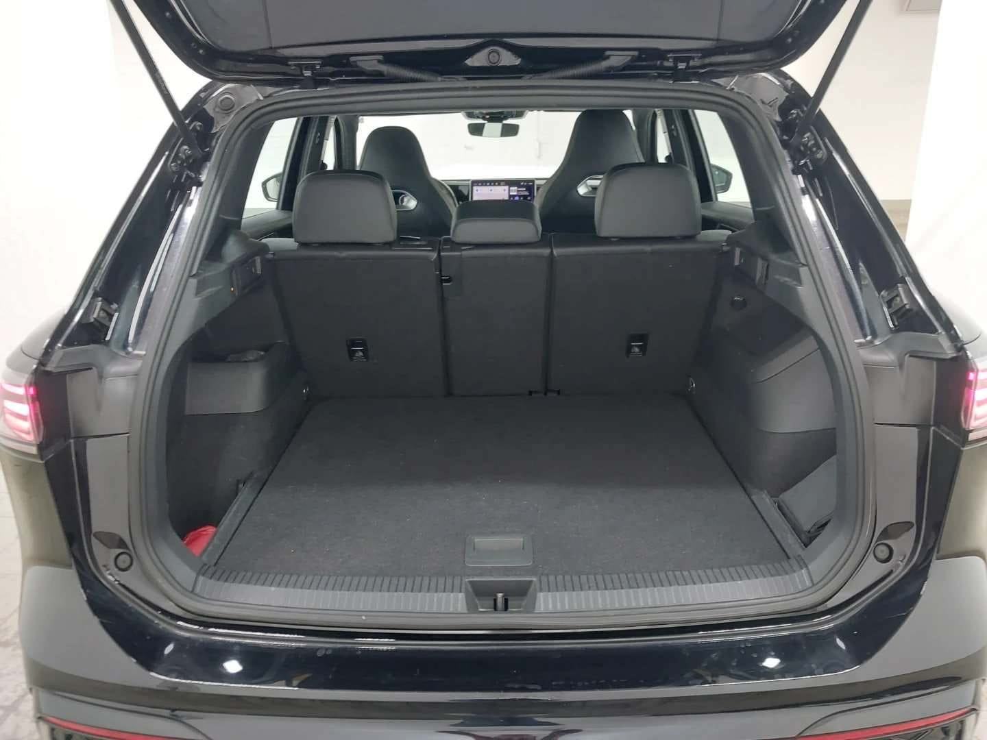 VW Tiguan 2,0 TDI DSG,R-LINE,IQ LIGHT,KAMERA,KUKA,SERVISNA, fotografija 20
