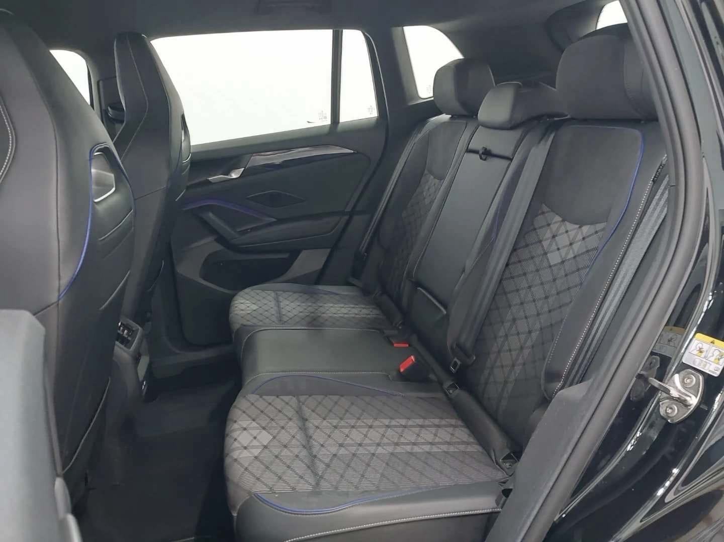 VW Tiguan 2,0 TDI DSG,R-LINE,IQ LIGHT,KAMERA,KUKA,SERVISNA, fotografija 18