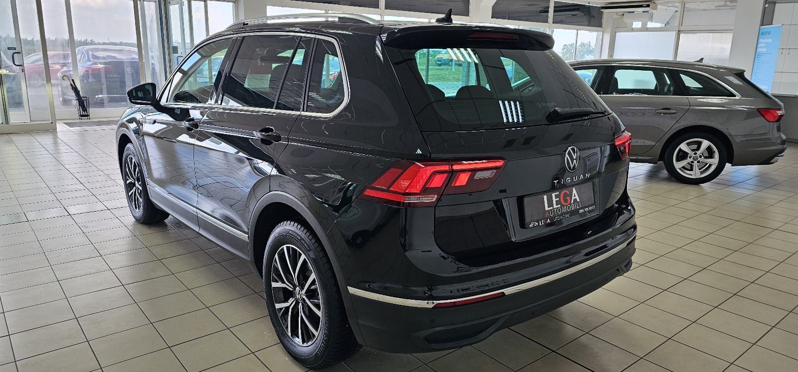 VW Tiguan 2,0 TDI LIFE,AUTOMATIK,LEASING DO 8g.BEZ UČEŠĆA, fotografija 3