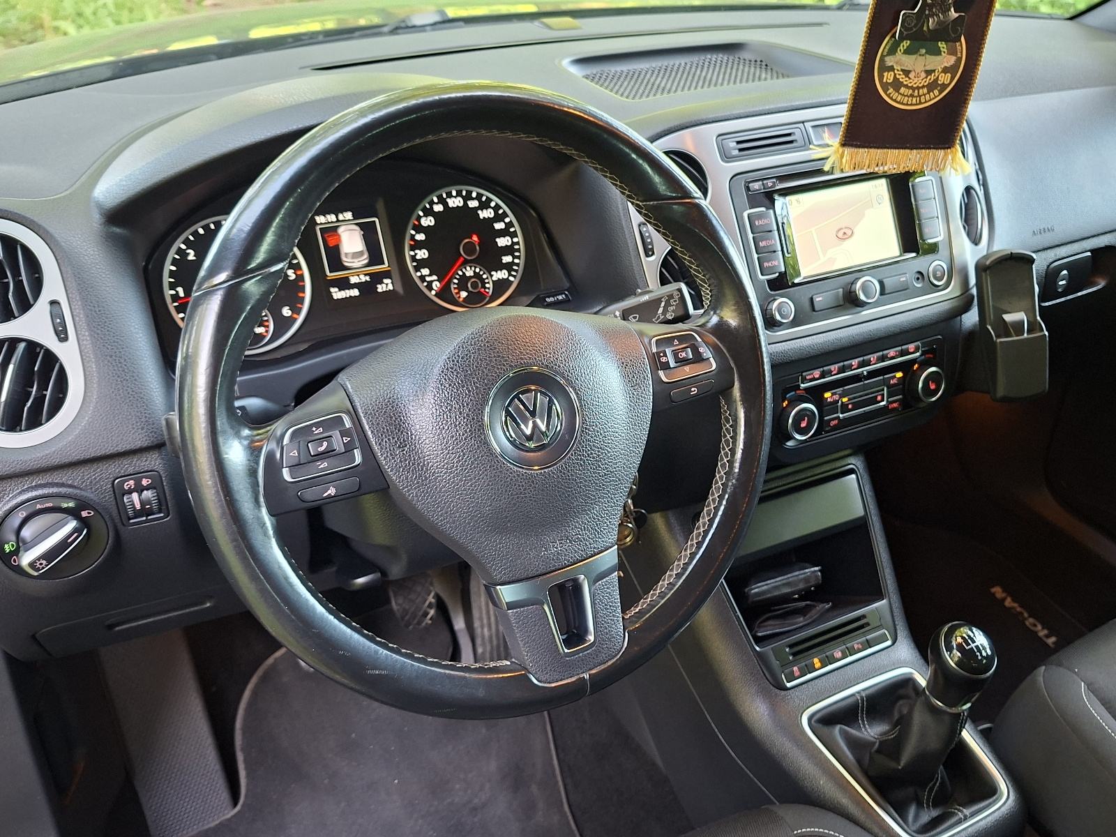VW Tiguan 2.0 TDI 103 kw LOUNGE -reg. 04./27., servisna- VLASNICA -, fotografija 18