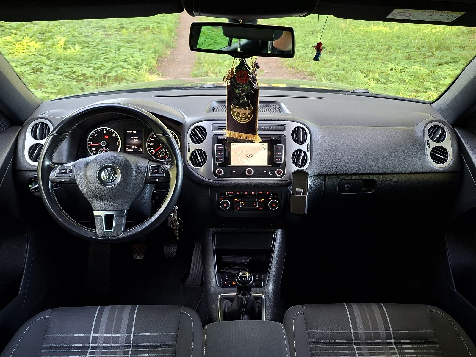 VW Tiguan 2.0 TDI 103 kw LOUNGE -reg. 04./27., servisna- VLASNICA -, fotografija 19