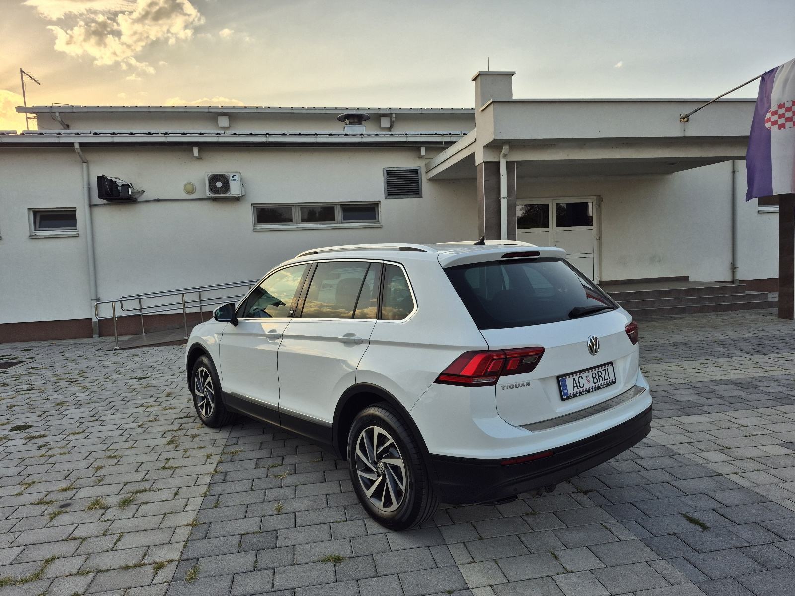 VW Tiguan 2,0 TDI 110kw SOUND,LED,el.kuka,navigacija, senzori, ACC, fotografija 5