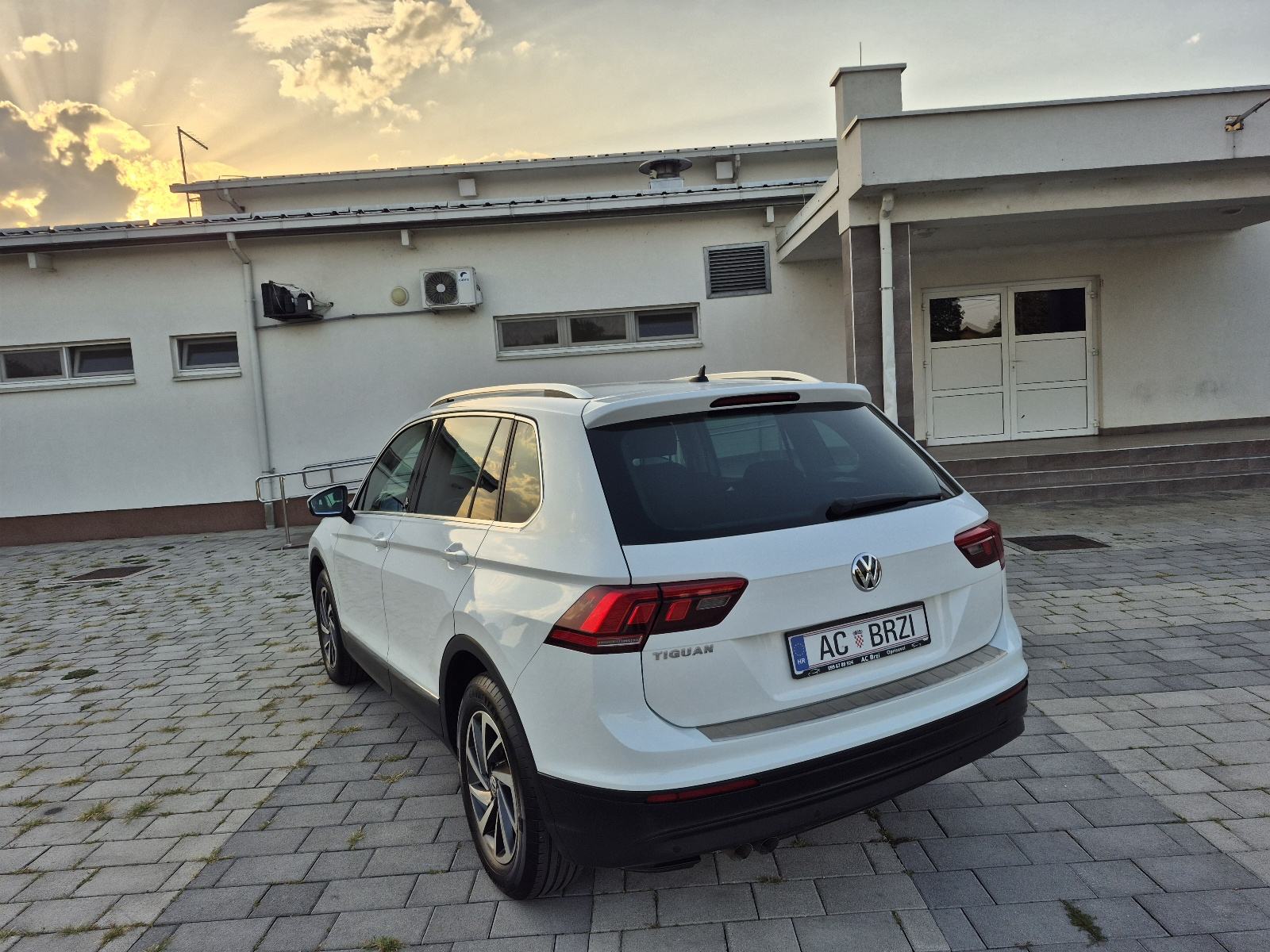 VW Tiguan 2,0 TDI 110kw SOUND,LED,el.kuka,navigacija, senzori, ACC, fotografija 6