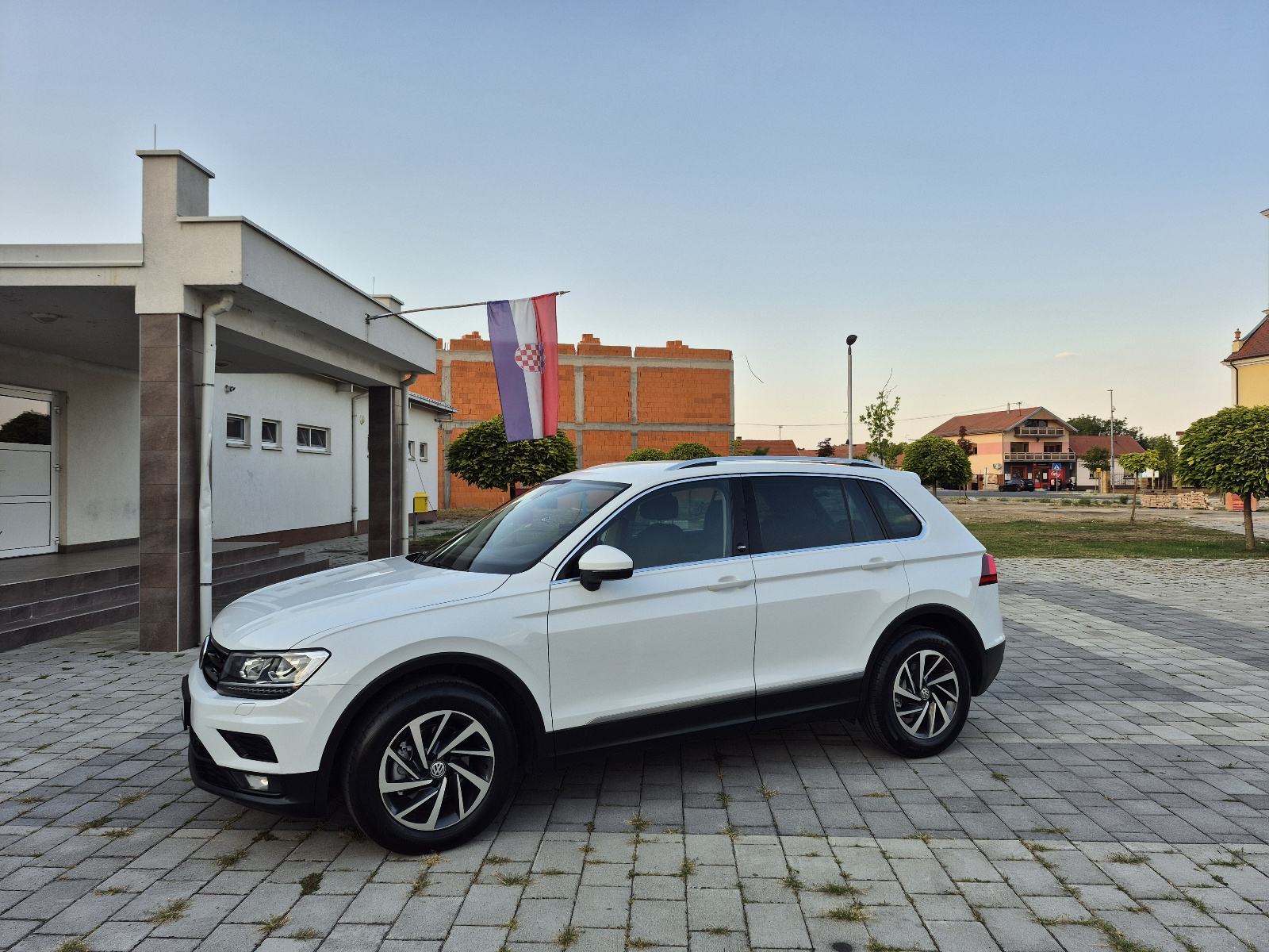 VW Tiguan 2,0 TDI 110kw SOUND,LED,el.kuka,navigacija, senzori, ACC, fotografija 3