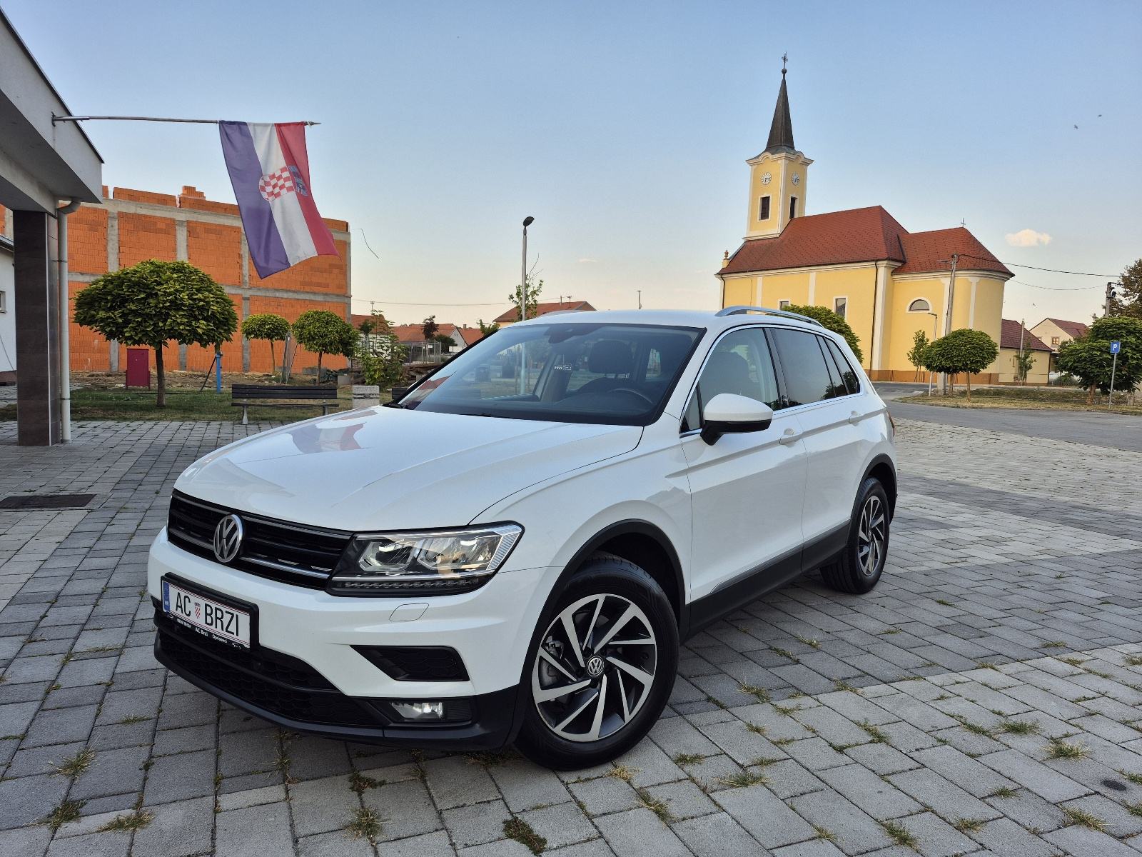 VW Tiguan 2,0 TDI 110kw SOUND,LED,el.kuka,navigacija, senzori, ACC, fotografija 2