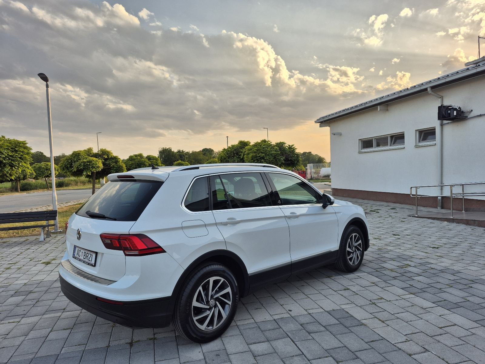 VW Tiguan 2,0 TDI 110kw SOUND,LED,el.kuka,navigacija, senzori, ACC, fotografija 9