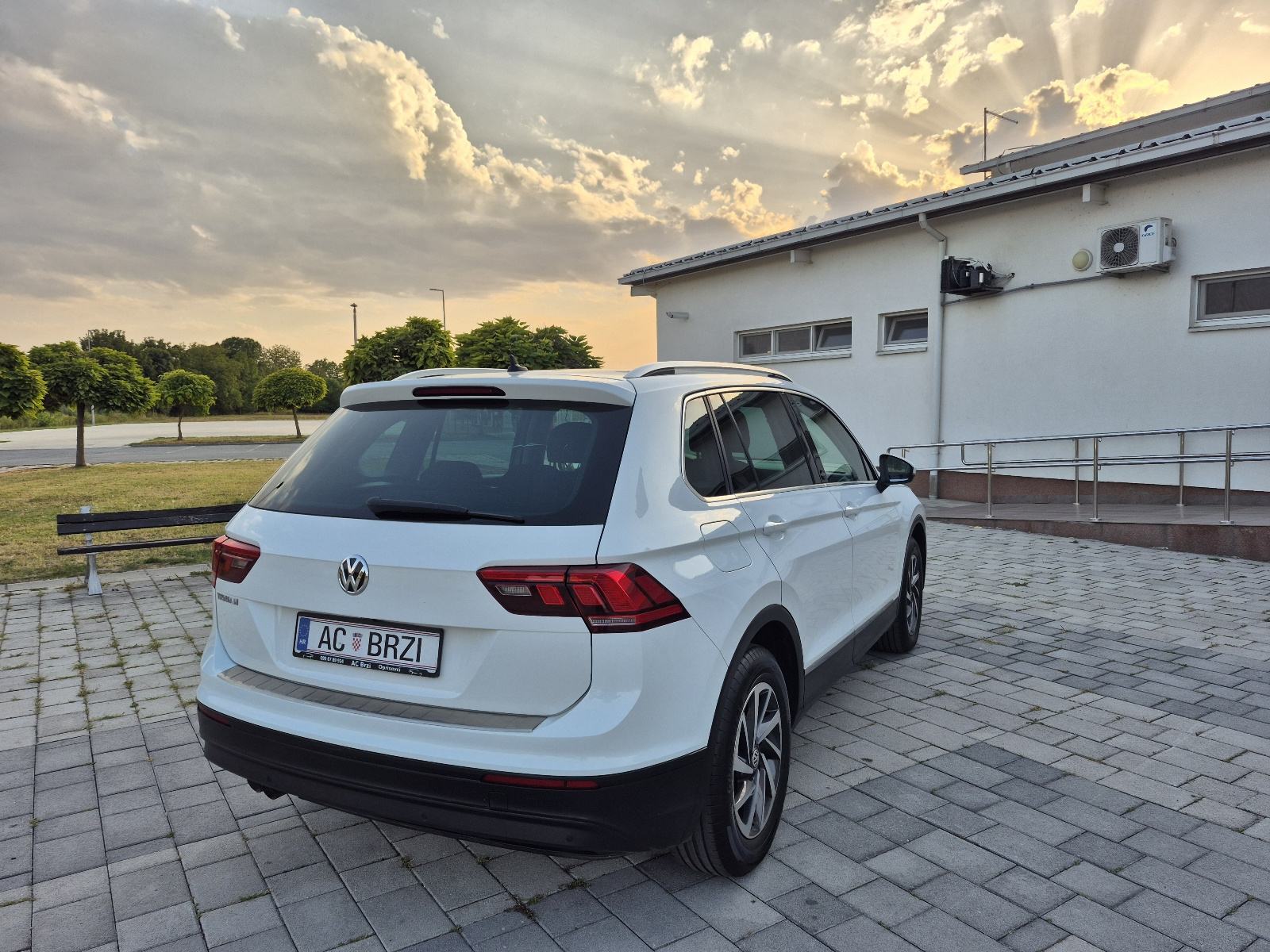 VW Tiguan 2,0 TDI 110kw SOUND,LED,el.kuka,navigacija, senzori, ACC, fotografija 8