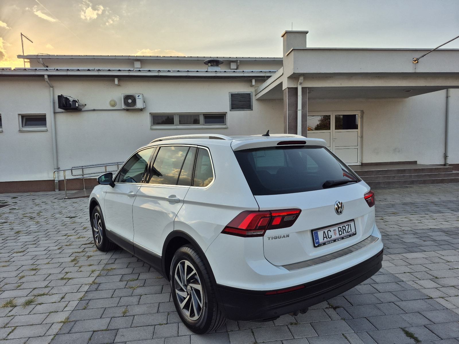 VW Tiguan 2,0 TDI 110kw SOUND,LED,el.kuka,navigacija, senzori, ACC, fotografija 14