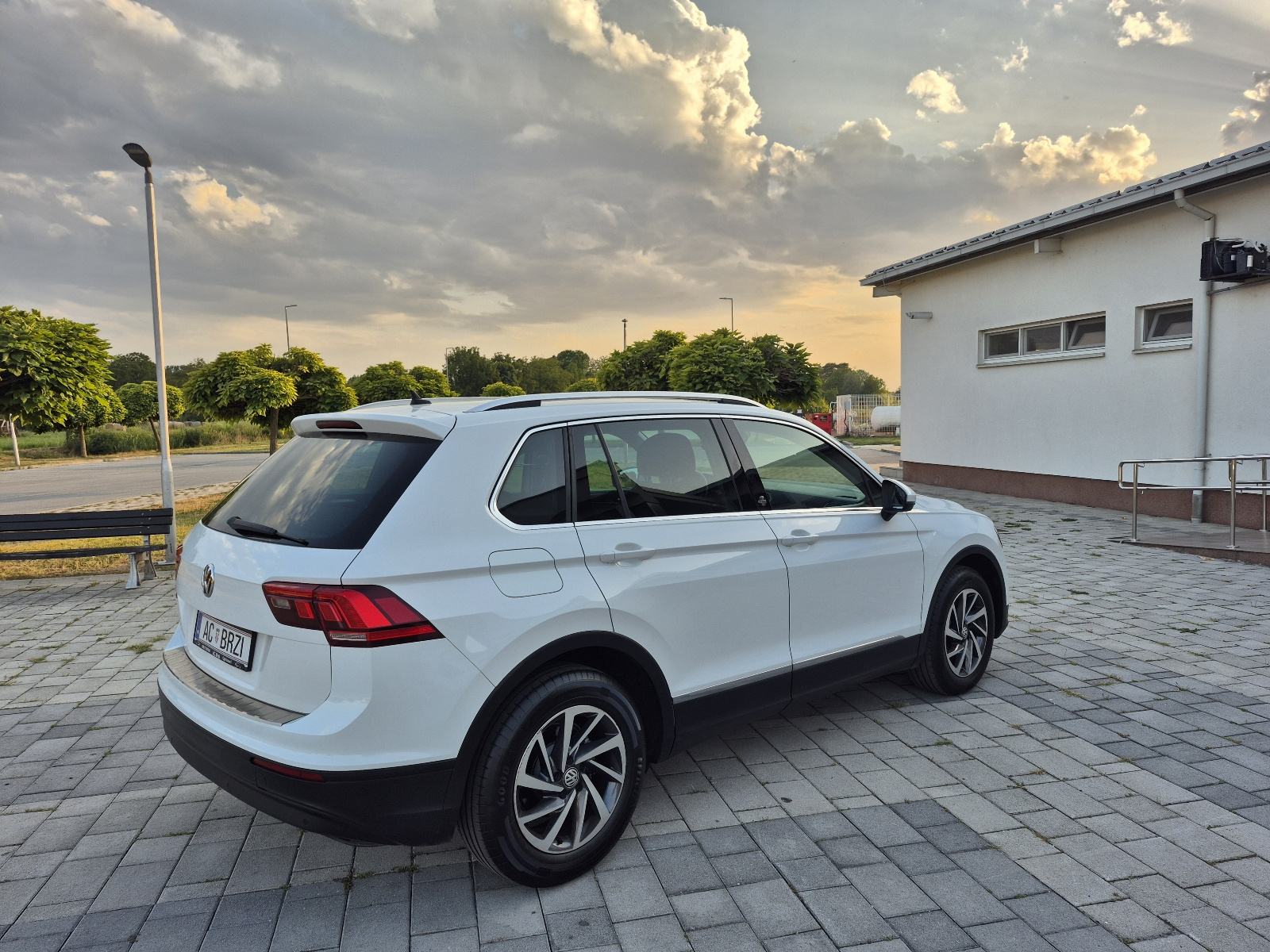 VW Tiguan 2,0 TDI 110kw SOUND,LED,el.kuka,navigacija, senzori, ACC, fotografija 17