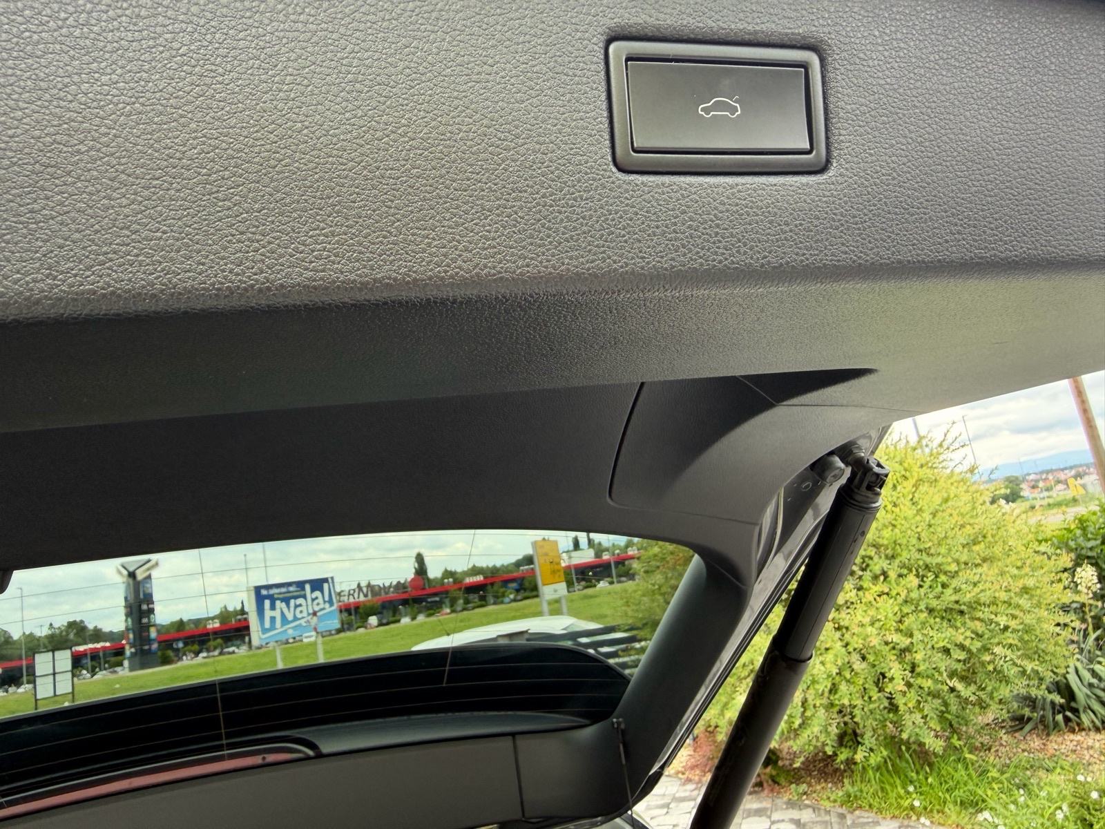 VW Tiguan 2,0 TDI R-LINE-BLACK PAKET-VIRTUAL-KAMERA-REG. 6/2027 G., fotografija 13