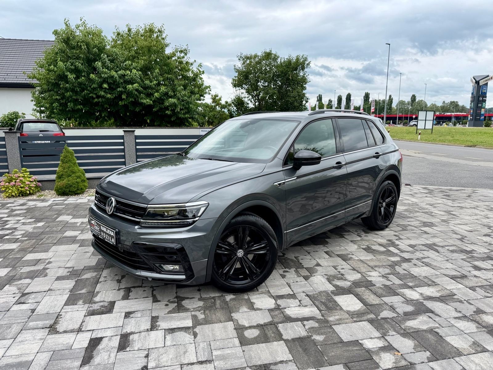 VW Tiguan 2,0 TDI R-LINE-BLACK PAKET-VIRTUAL-KAMERA-REG. 6/2027 G., fotografija 5
