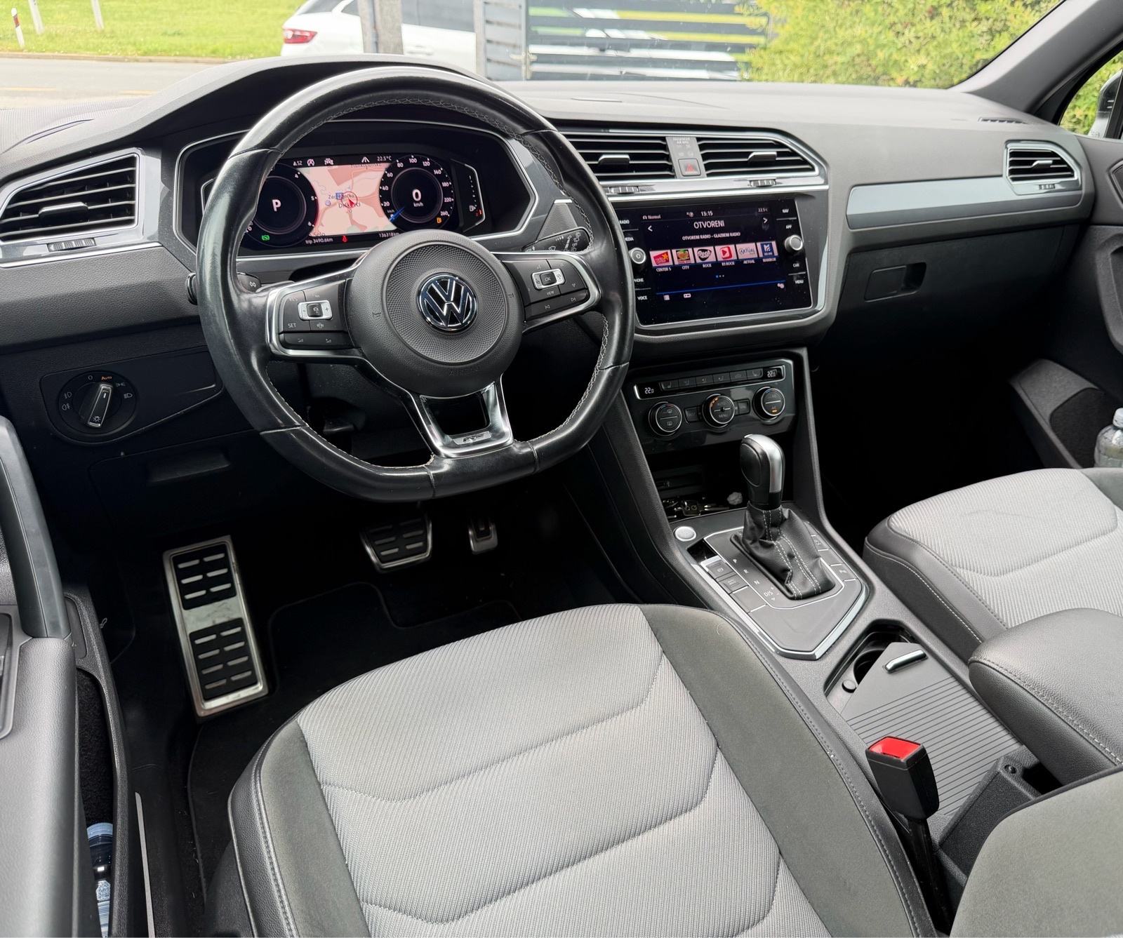 VW Tiguan 2,0 TDI R-LINE-BLACK PAKET-VIRTUAL-KAMERA-REG. 6/2027 G., fotografija 11