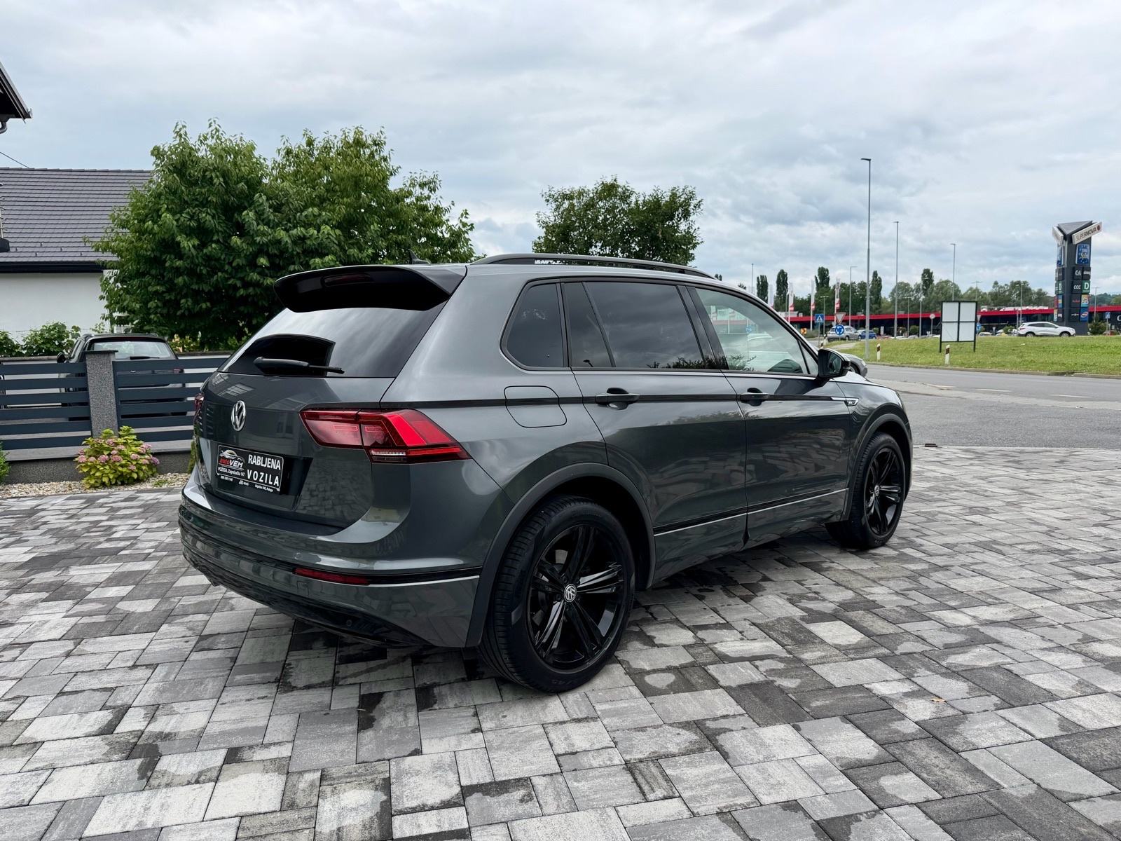 VW Tiguan 2,0 TDI R-LINE-BLACK PAKET-VIRTUAL-KAMERA-REG. 6/2027 G., fotografija 4