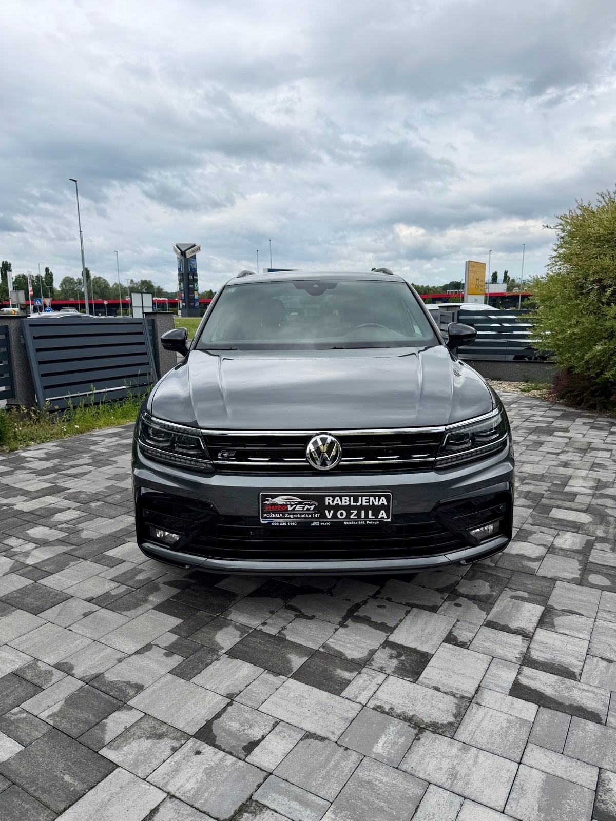 VW Tiguan 2,0 TDI R-LINE-BLACK PAKET-VIRTUAL-KAMERA-REG. 6/2027 G., fotografija 6