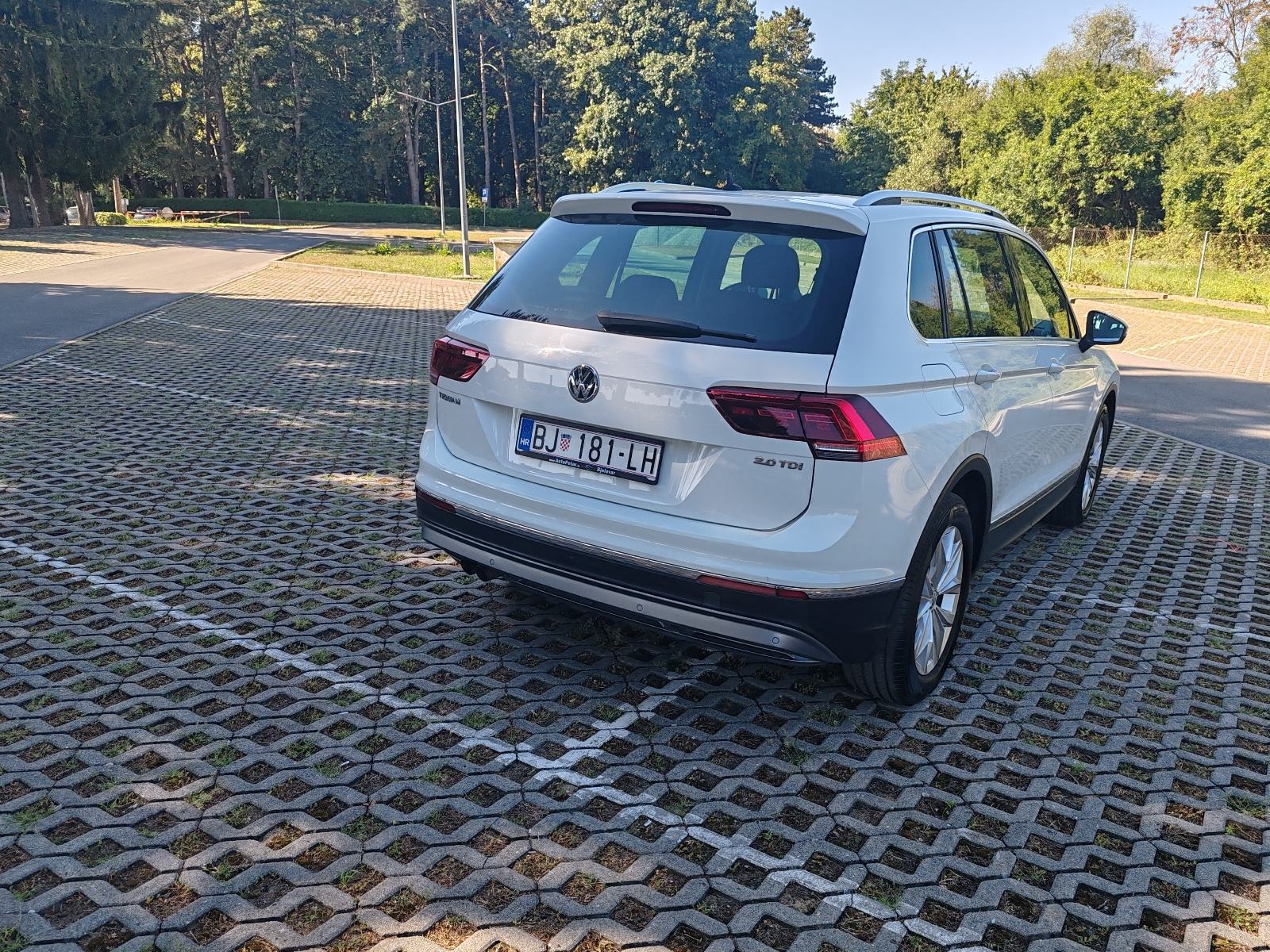VW Tiguan 2,0 TDI 150 KS DSG HIGHLINE MATRIX VIRTUAL COCKPIT VELUR AMB, fotografija 3