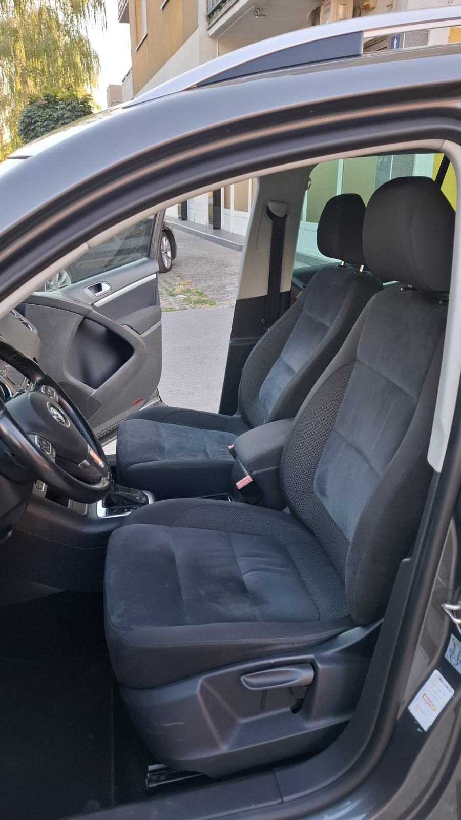 VW Tiguan 2,0 TDI automatik, 4x4, napravljen servis, bez ulaganja, fotografija 9