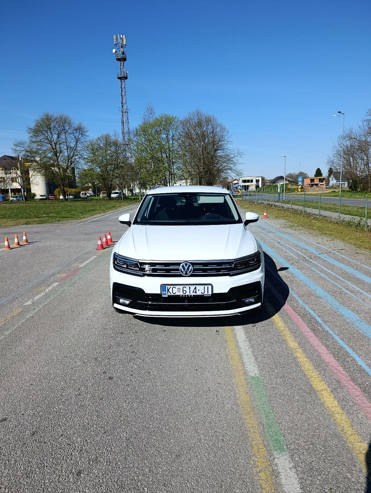 VW Tiguan r-line 4x4, fotografija 2