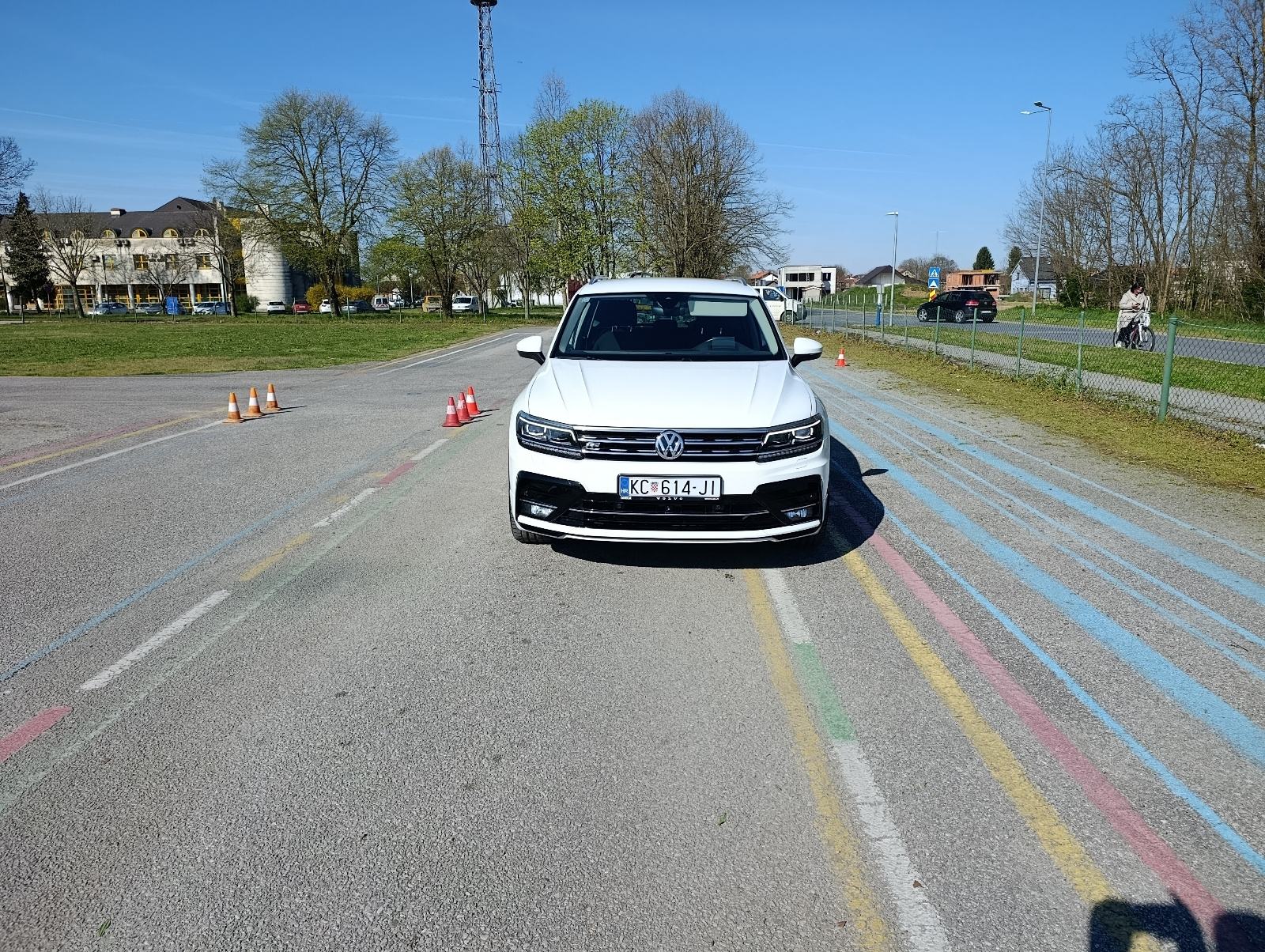 VW Tiguan r-line 4x4, fotografija 3