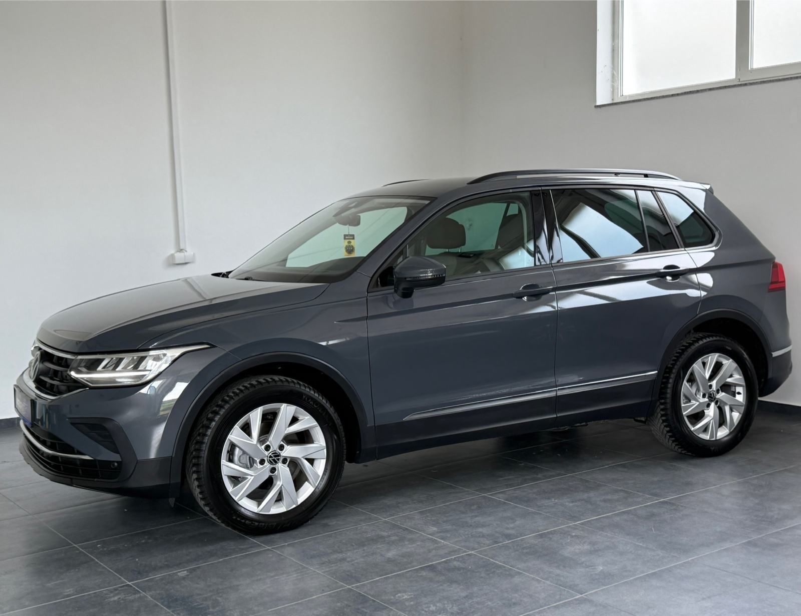 VW Tiguan 2,0 TDI DSG • 4X4 • ACC • JAMSTVO 24MJ • LEASING 0% UČEŠĆA, fotografija 3