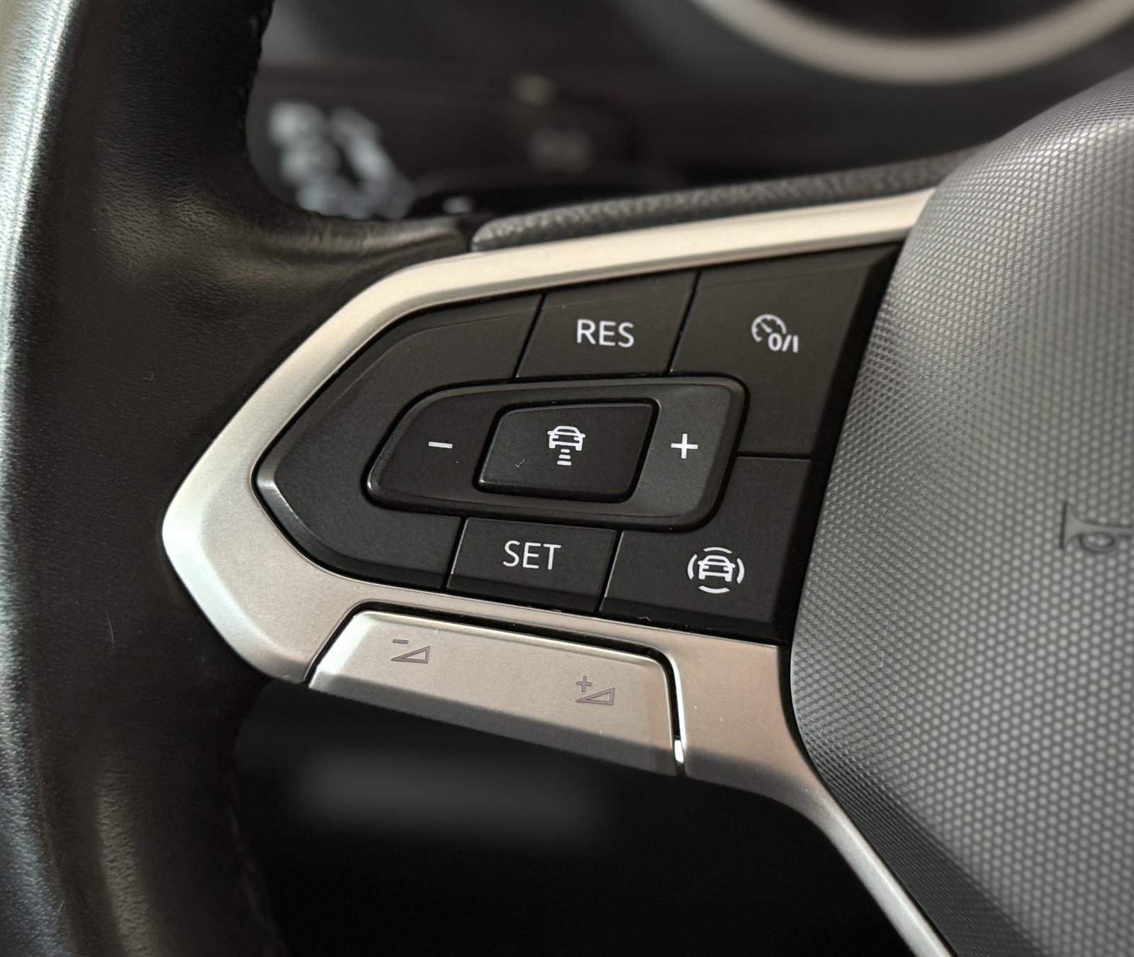 VW Tiguan 2,0 TDI DSG • 4X4 • ACC • JAMSTVO 24MJ • LEASING 0% UČEŠĆA, fotografija 11