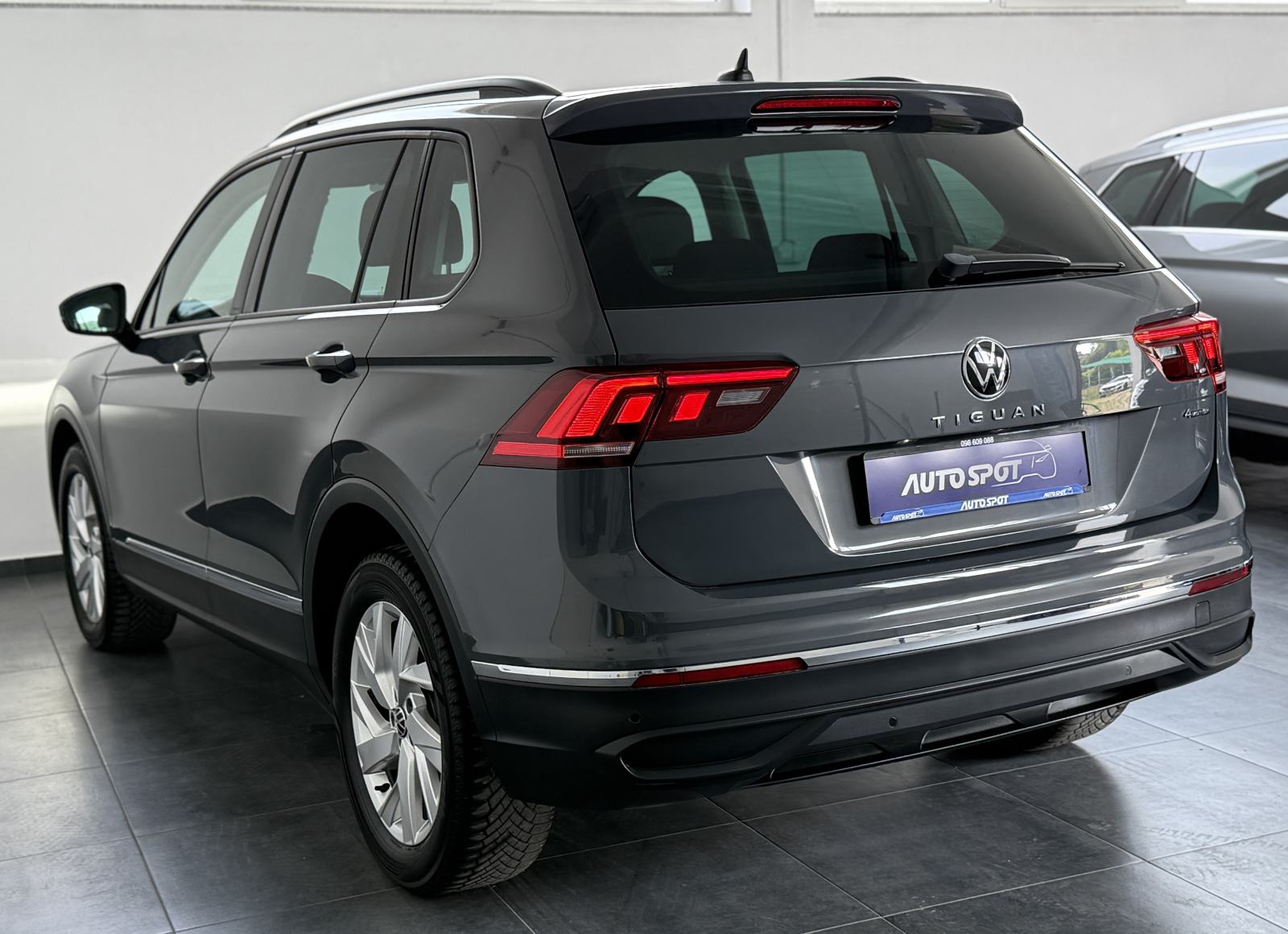VW Tiguan 2,0 TDI DSG • 4X4 • ACC • JAMSTVO 24MJ • LEASING 0% UČEŠĆA, fotografija 5