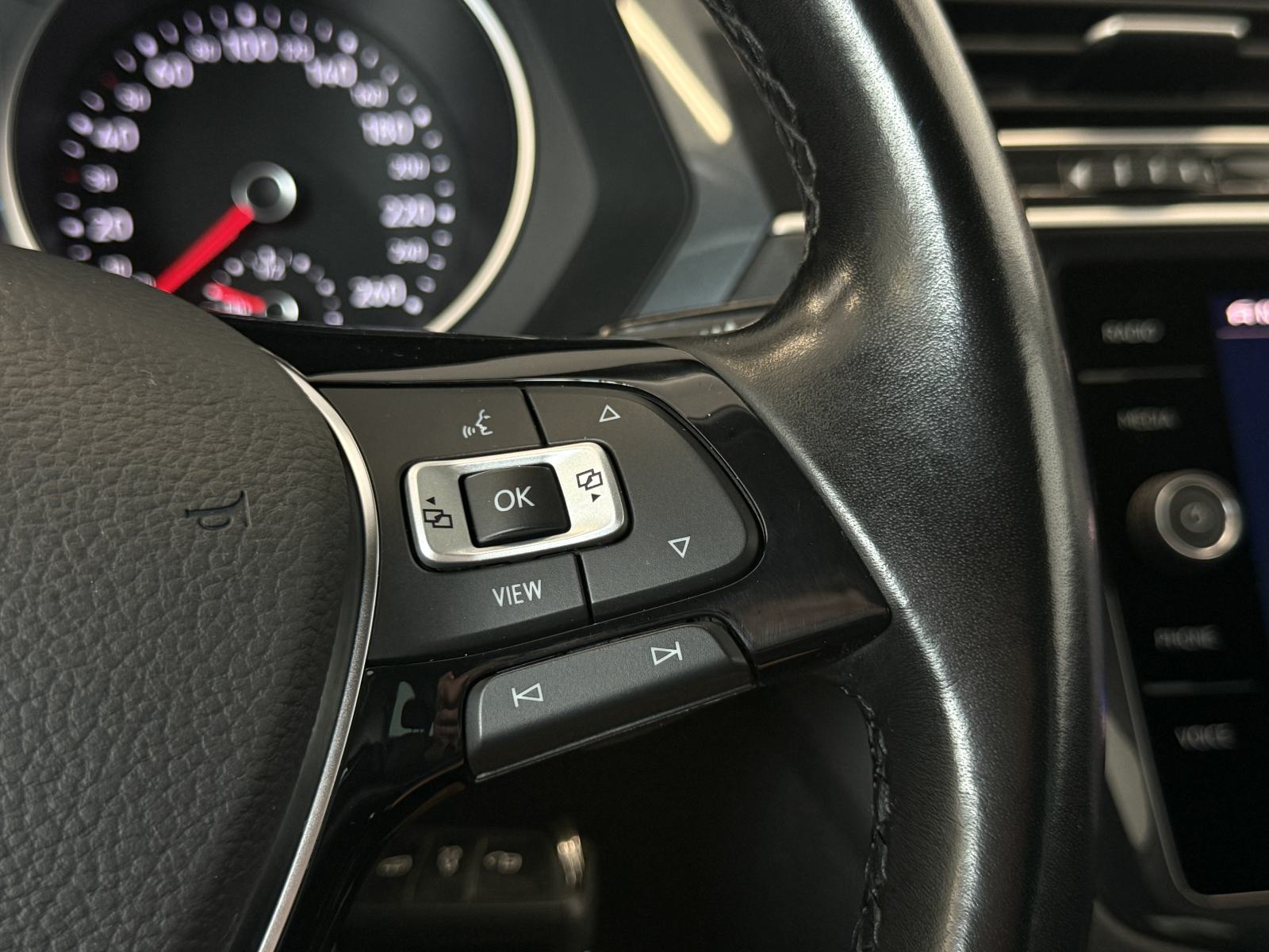 VW Tiguan 2,0 TDI DSG • 4X4 • ACC • JAMSTVO 24MJ • LEASING 0% UČEŠĆA, fotografija 14