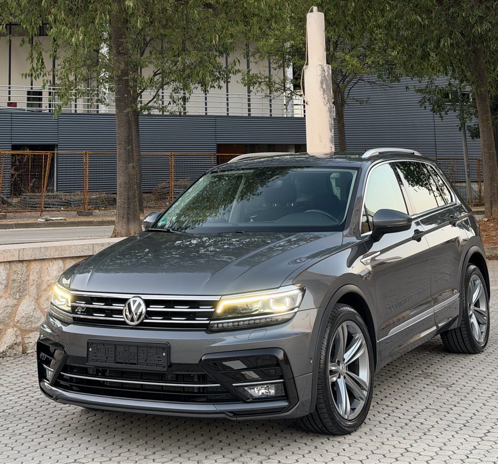 VW TIGUAN 2.0 TDI _ DSG ! ~ R LINE ~ MATRIX LED,VIRTUAL,KAMERA,ACC, fotografija 2