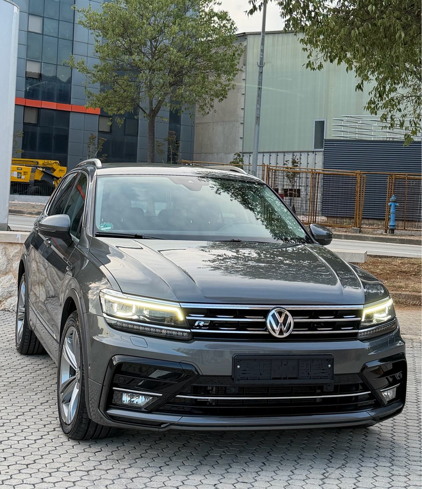 VW TIGUAN 2.0 TDI _ DSG ! ~ R LINE ~ MATRIX LED,VIRTUAL,KAMERA,ACC, fotografija 11