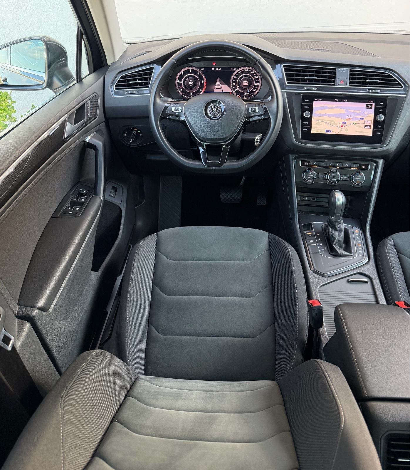 VW TIGUAN 2.0 TDI _ DSG ! ~ R LINE ~ MATRIX LED,VIRTUAL,KAMERA,ACC, fotografija 9