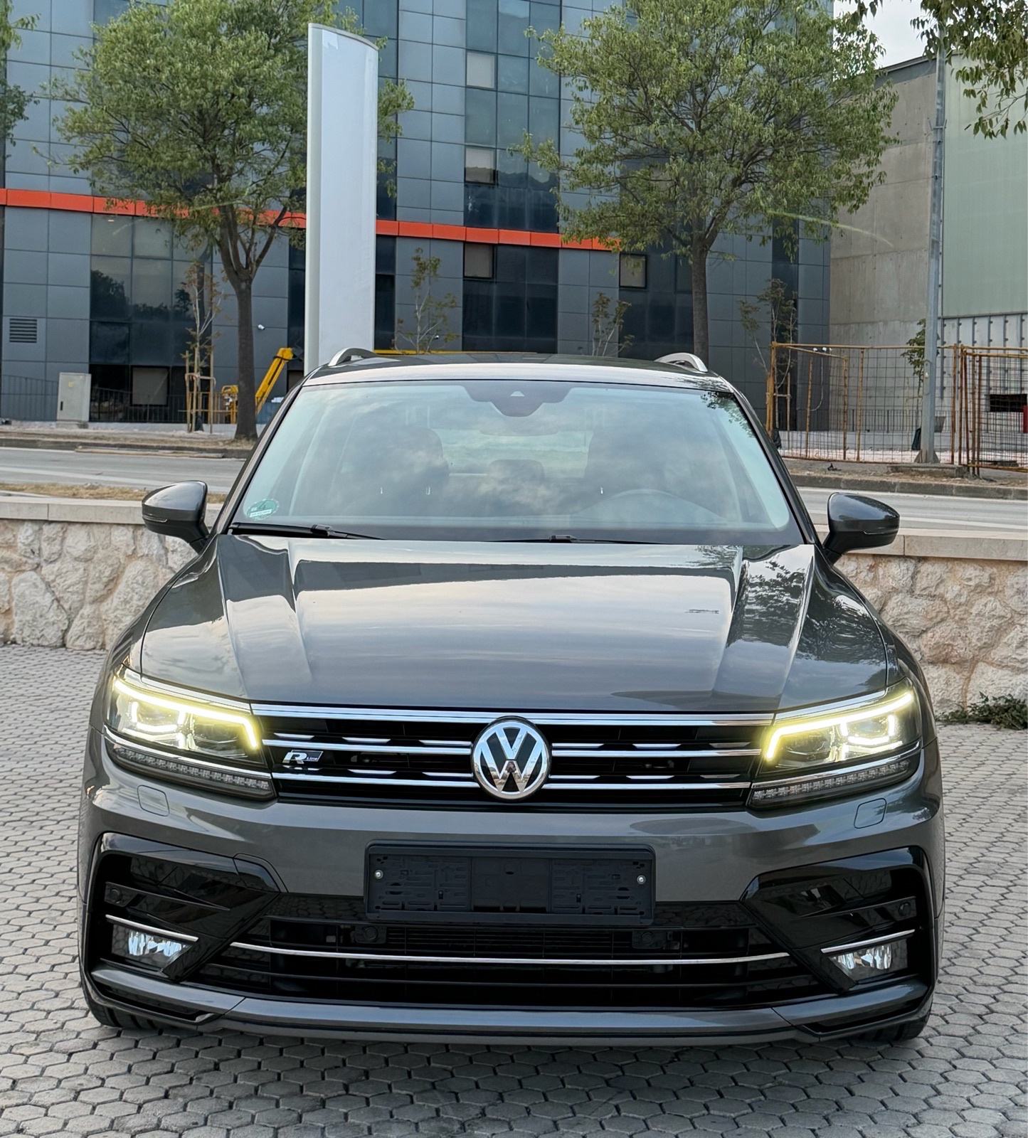 VW TIGUAN 2.0 TDI _ DSG ! ~ R LINE ~ MATRIX LED,VIRTUAL,KAMERA,ACC, fotografija 13