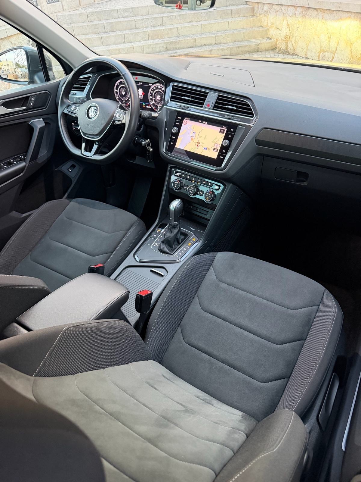 VW TIGUAN 2.0 TDI _ DSG ! ~ R LINE ~ MATRIX LED,VIRTUAL,KAMERA,ACC, fotografija 10