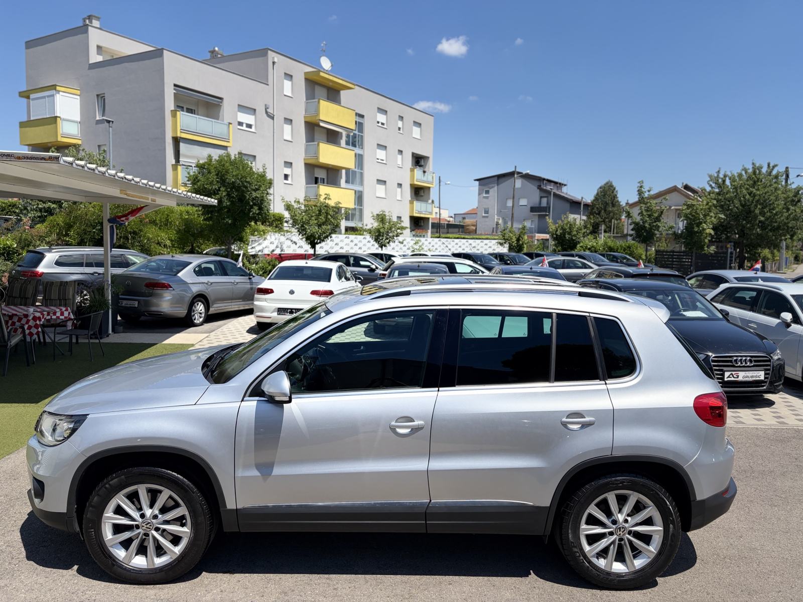 VW Tiguan 2,0 TDI *BiXenon* *Panorama* *Full oprema* *Servisna knjiga*, fotografija 10
