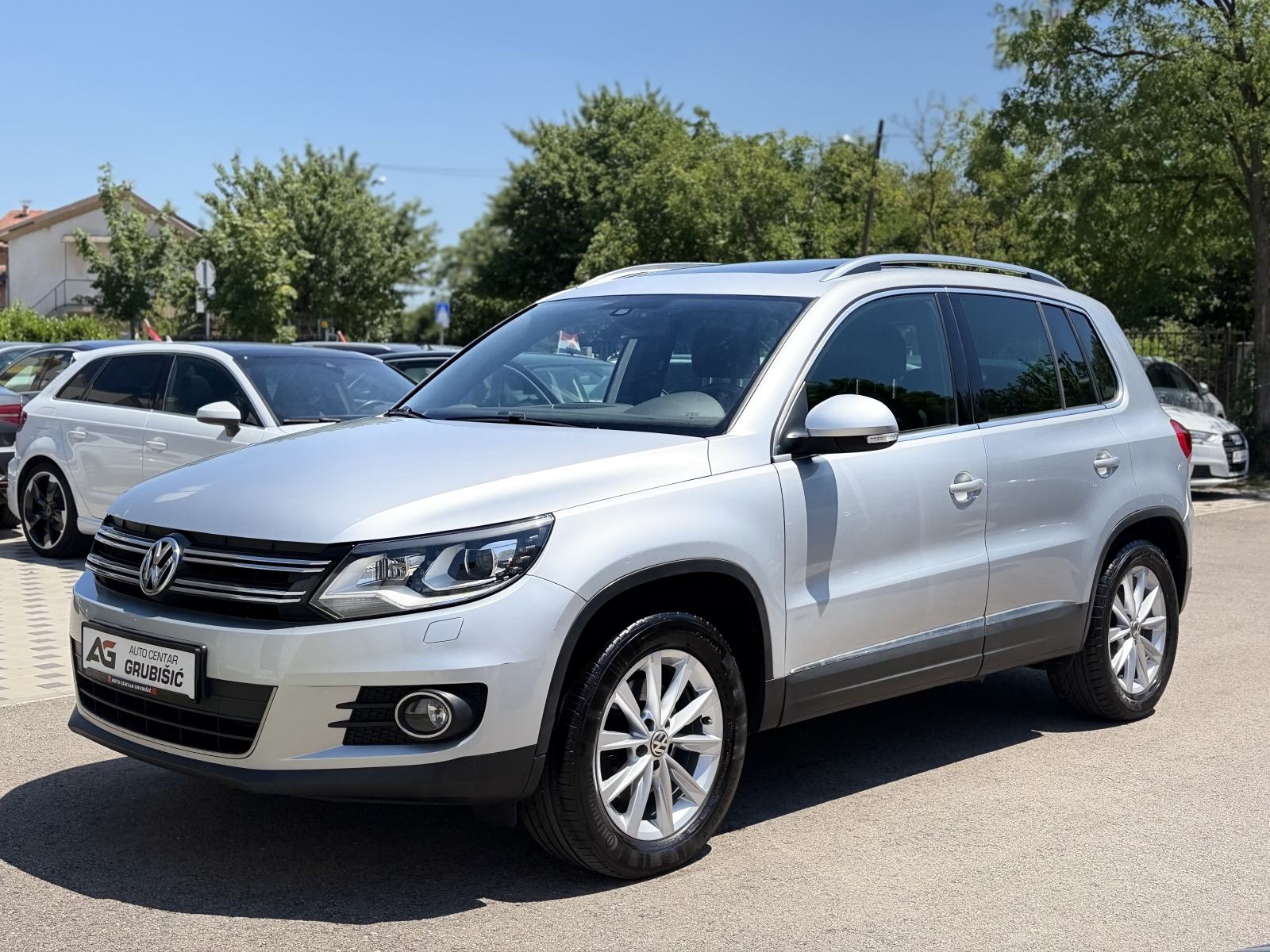 VW Tiguan 2,0 TDI *BiXenon* *Panorama* *Full oprema* *Servisna knjiga*, fotografija 11