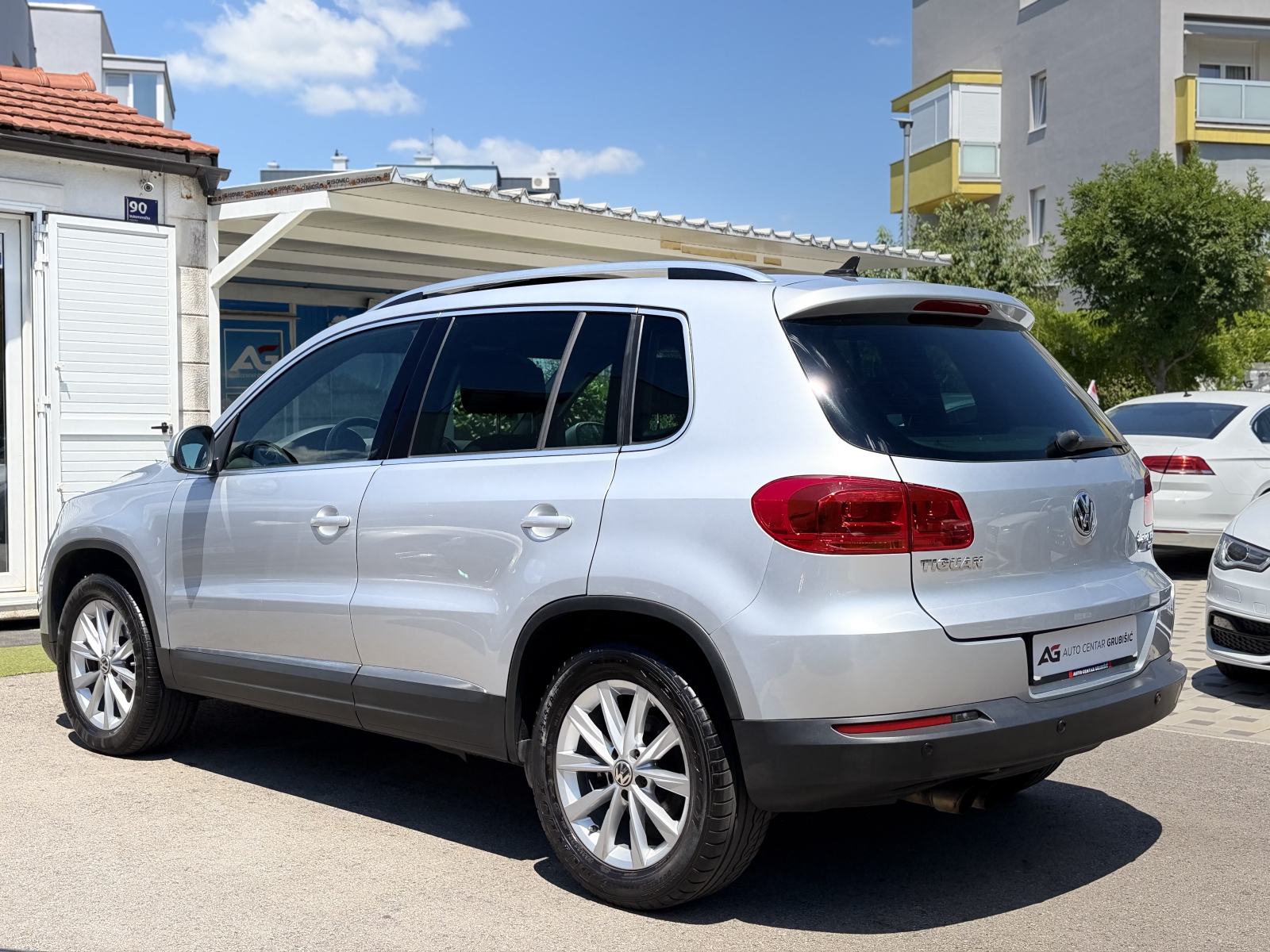 VW Tiguan 2,0 TDI *BiXenon* *Panorama* *Full oprema* *Servisna knjiga*, fotografija 7