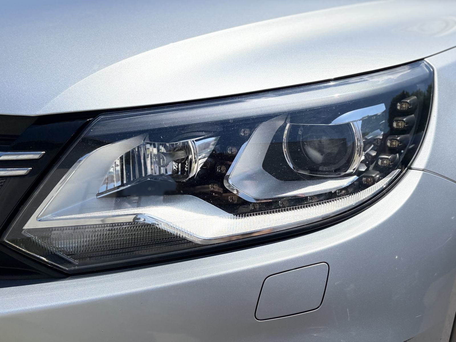 VW Tiguan 2,0 TDI *BiXenon* *Panorama* *Full oprema* *Servisna knjiga*, fotografija 17
