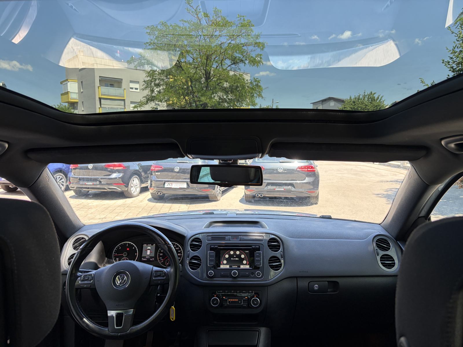 VW Tiguan 2,0 TDI *BiXenon* *Panorama* *Full oprema* *Servisna knjiga*, fotografija 18