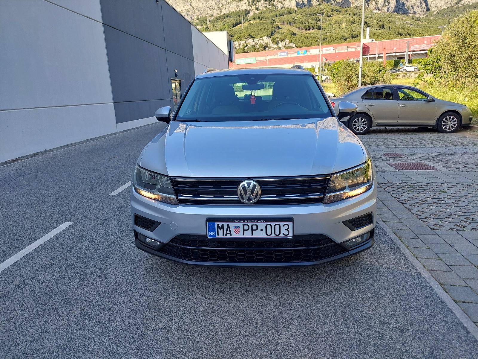VW Tiguan 2,0 TDI BMT*PANORAMA*HR.AUTO*, fotografija 2