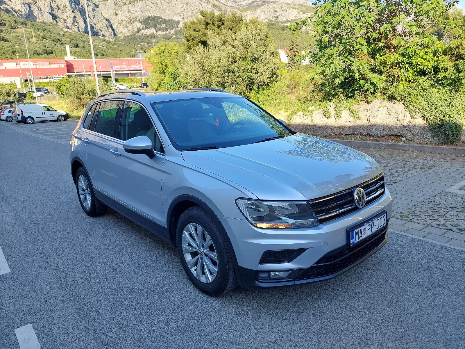 VW Tiguan 2,0 TDI BMT*PANORAMA*HR.AUTO*, fotografija 4