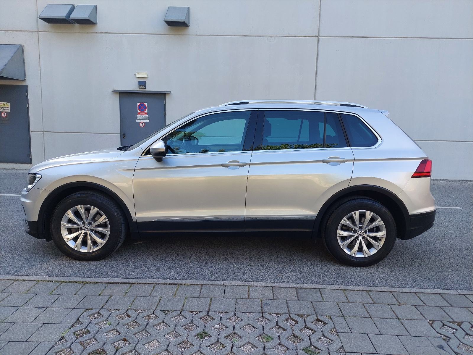 VW Tiguan 2,0 TDI BMT*PANORAMA*HR.AUTO*, fotografija 3