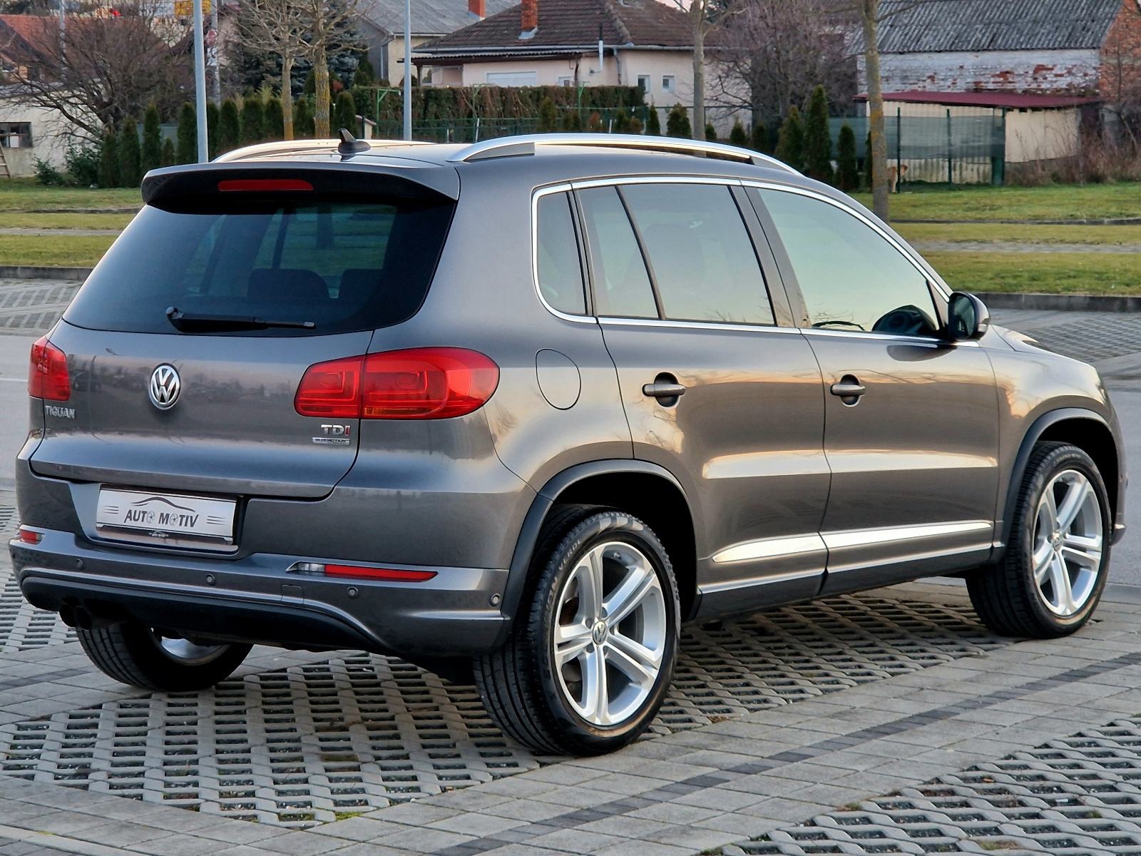 VW TIGUAN 2.0 TDI BMT R-LINE HIGHLINE - 1.VLASNIK-SERVISNA-ATRAKTIVAN, fotografija 7