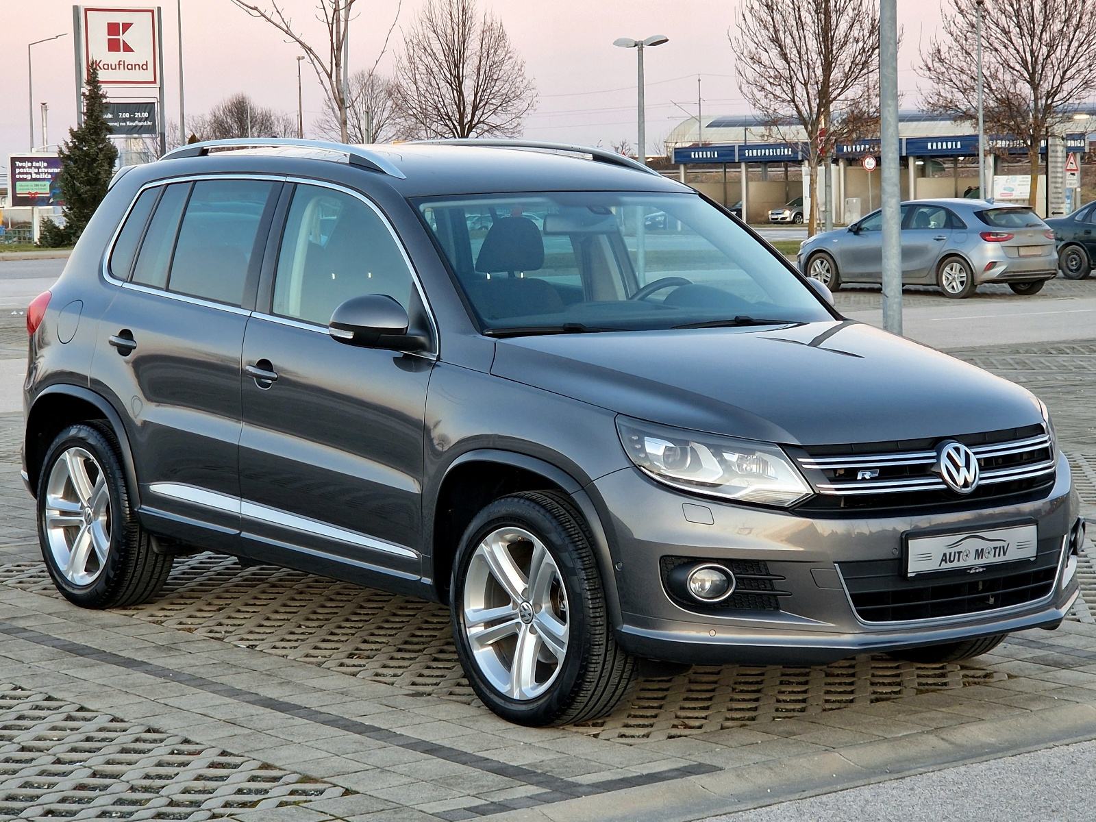 VW TIGUAN 2.0 TDI BMT R-LINE HIGHLINE - 1.VLASNIK-SERVISNA-ATRAKTIVAN, fotografija 5