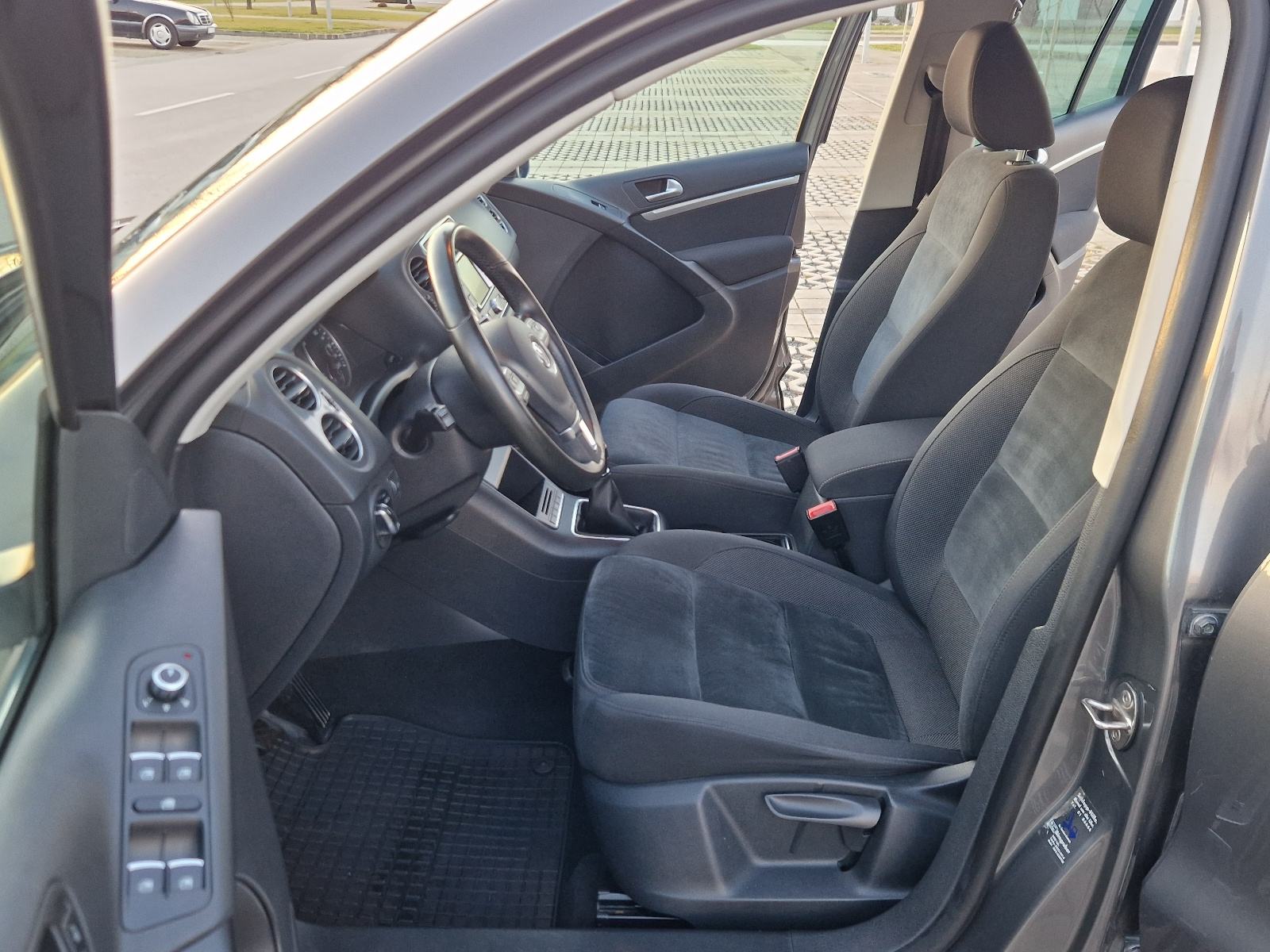 VW TIGUAN 2.0 TDI BMT R-LINE HIGHLINE - 1.VLASNIK-SERVISNA-ATRAKTIVAN, fotografija 12