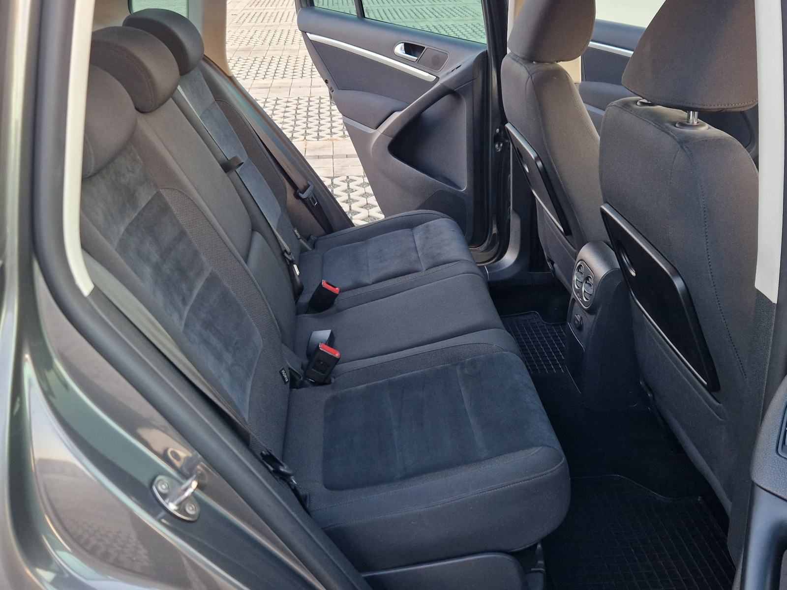 VW TIGUAN 2.0 TDI BMT R-LINE HIGHLINE - 1.VLASNIK-SERVISNA-ATRAKTIVAN, fotografija 20