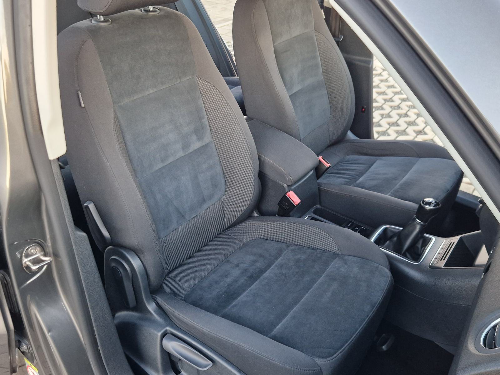 VW TIGUAN 2.0 TDI BMT R-LINE HIGHLINE - 1.VLASNIK-SERVISNA-ATRAKTIVAN, fotografija 18